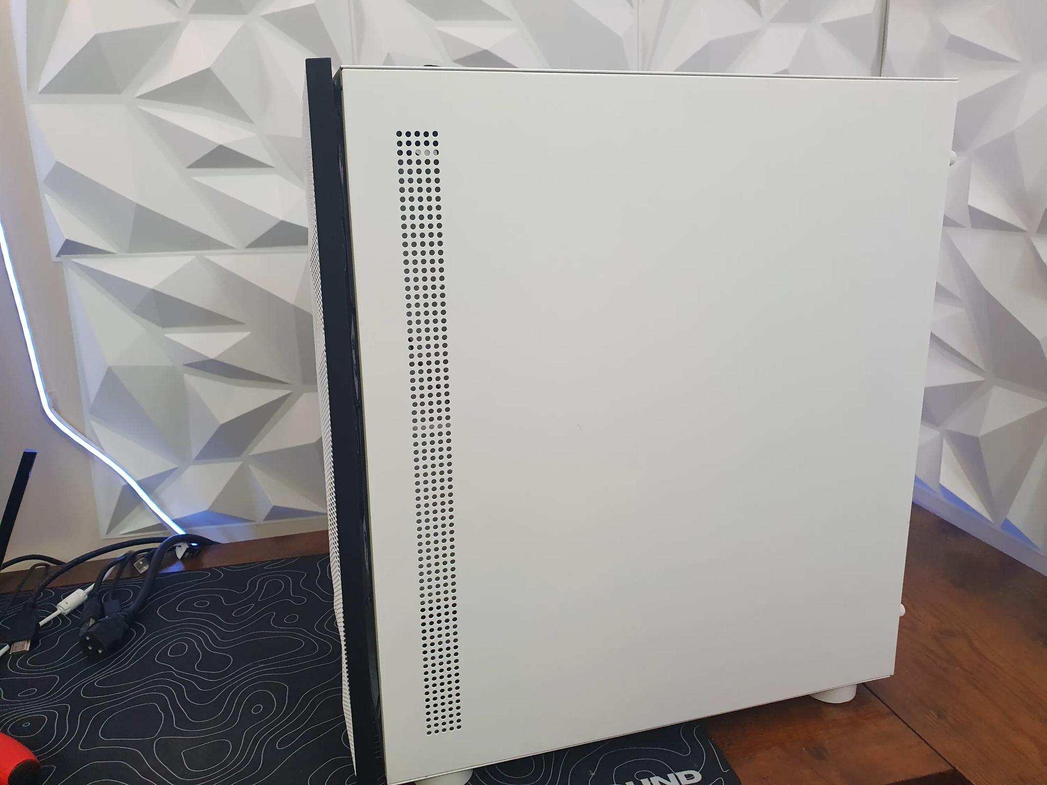 White Micro ATX PC Case (**Lose Front panel**)