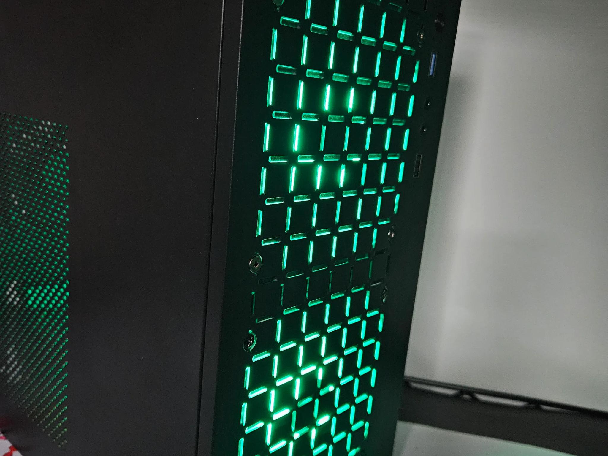 Liquid cooled Small Form Factor Ryzen 5 / 16GB DDR 4 / 512GB / GTX 1070