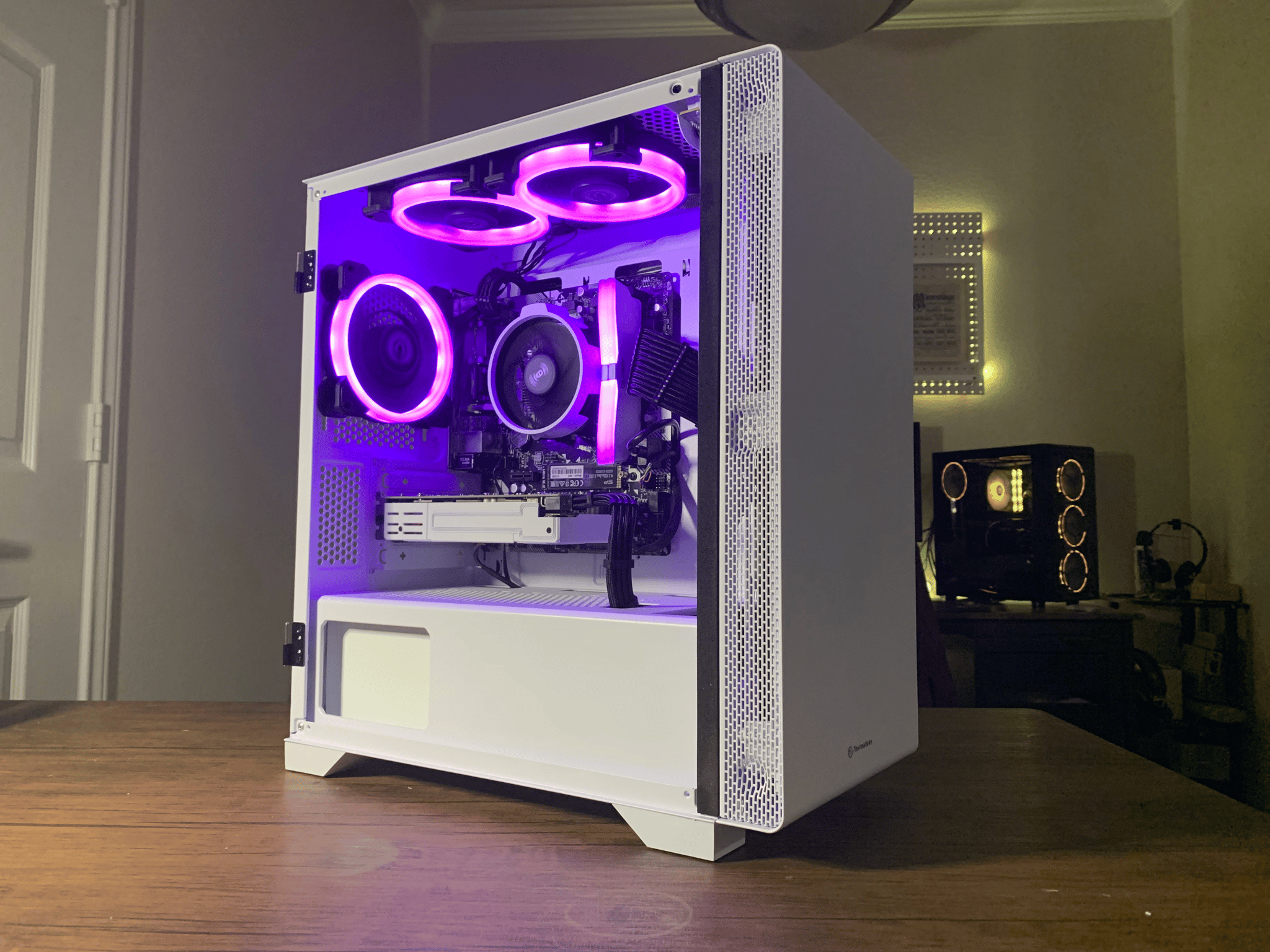Budget White/Black Gaming PC (Ryzen 5 3400g + RX 5500 4GB) 