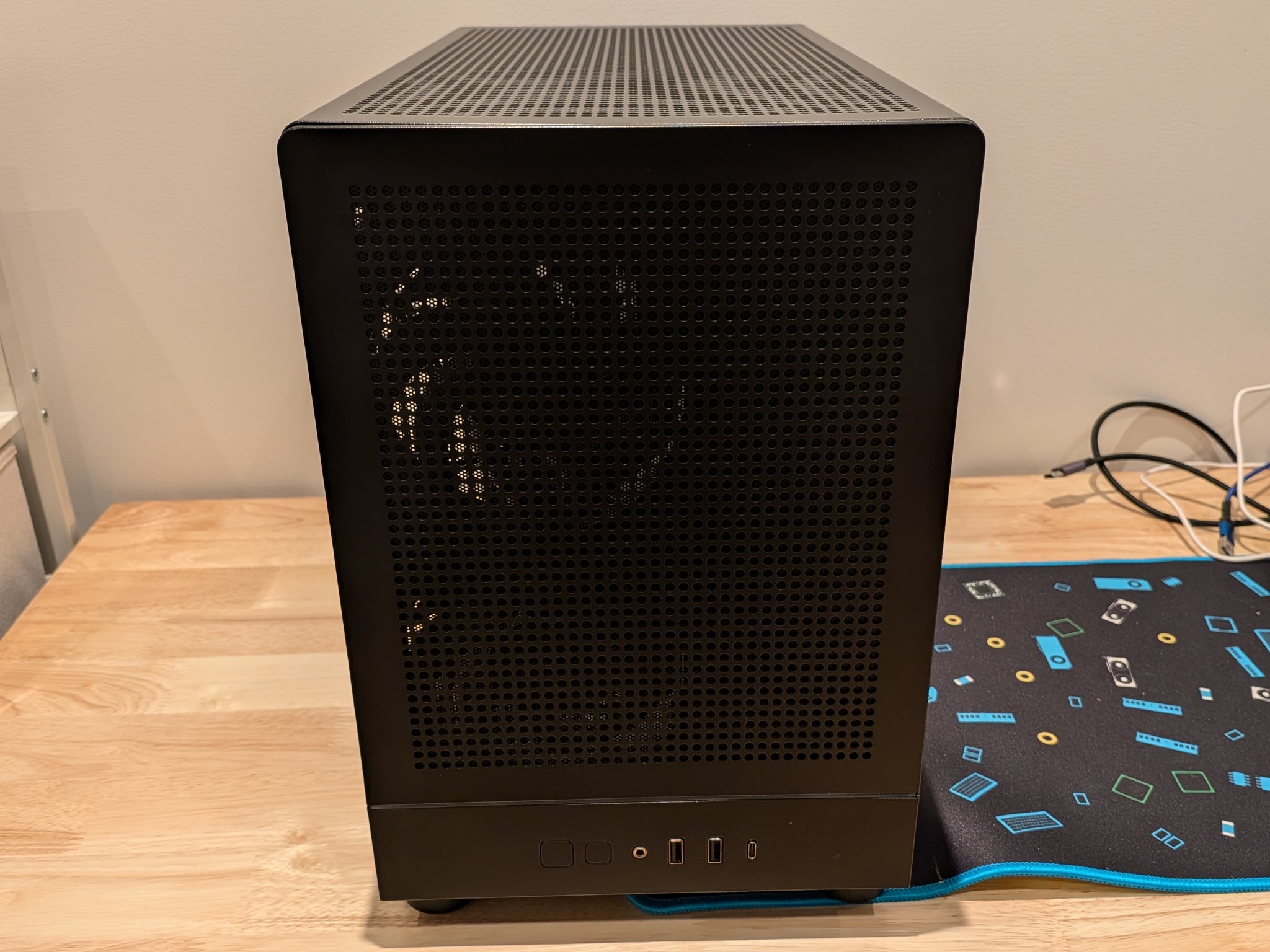 4K Aqua - RX 9070 XT, Ryzen 7 9700X, 32 GB DDR5 RAM, 2 TB Gen 4 NVME, Liquid Cooled, RGB