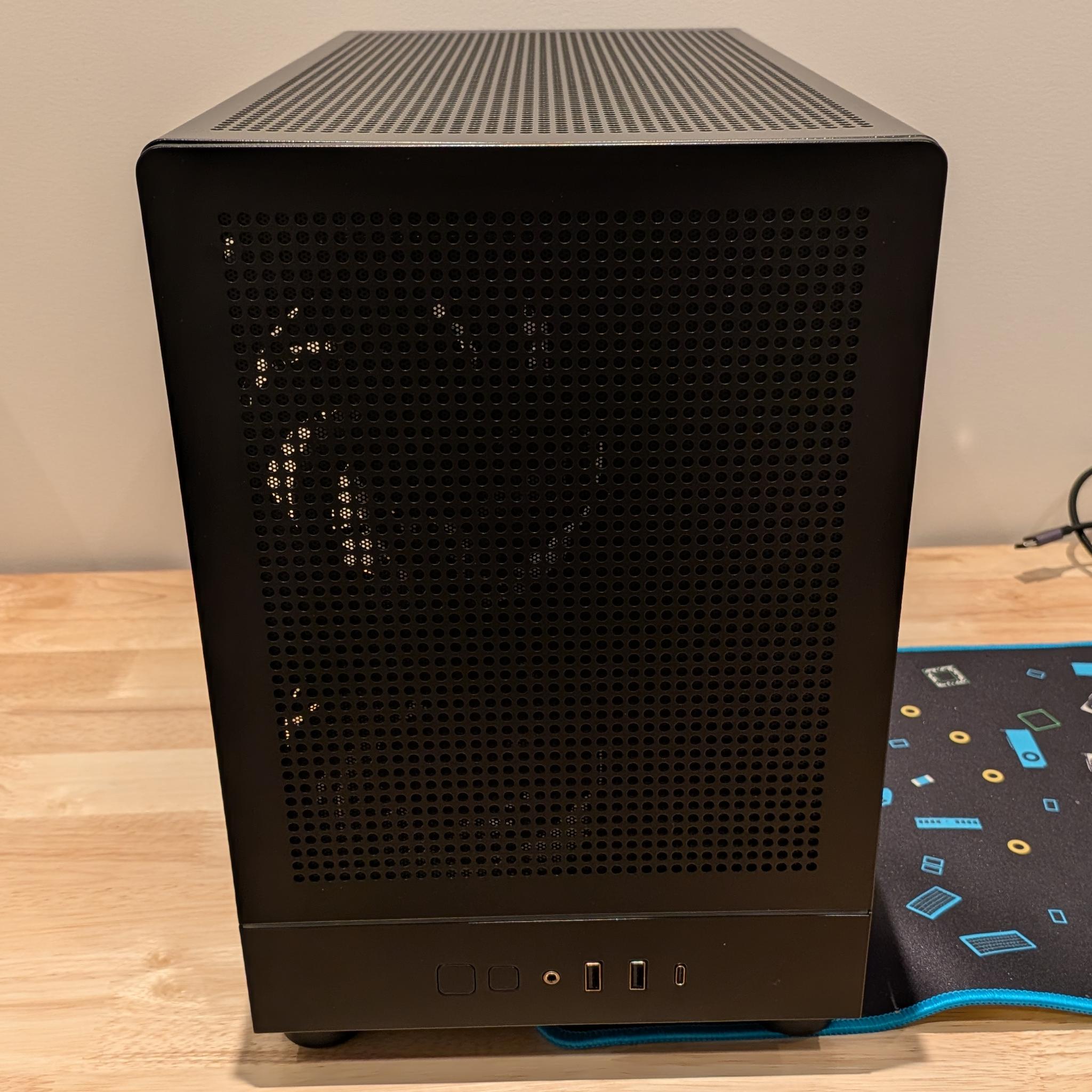 4K Aqua - RX 9070 XT, Ryzen 7 9700X, 32 GB DDR5 RAM, 2 TB Gen 4 NVME, Liquid Cooled, RGB