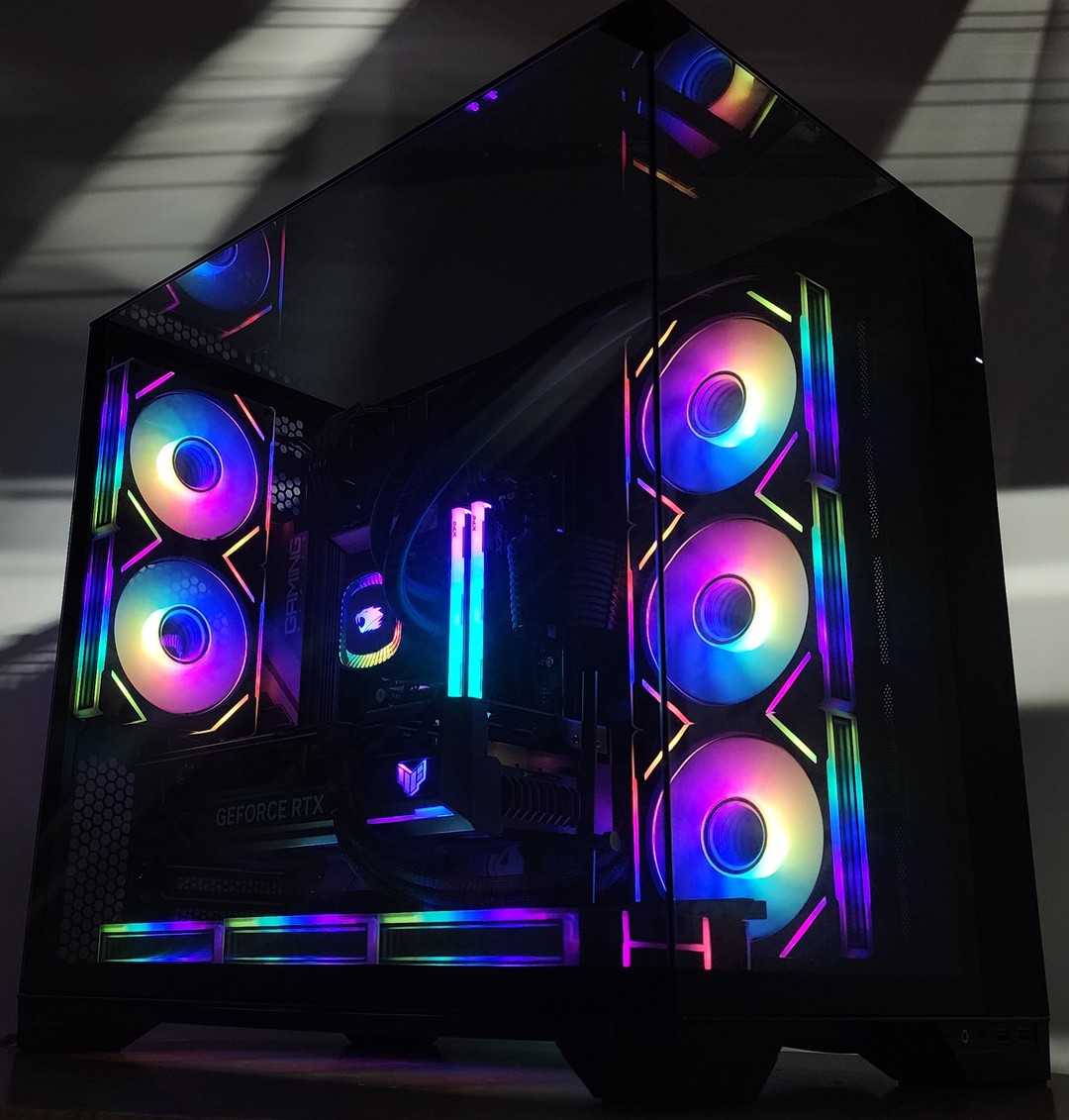 Gaming PC Ryzen 7 9700X 32GB RAM 1TB SSD RTX 4070 Ti SUPER 16GB