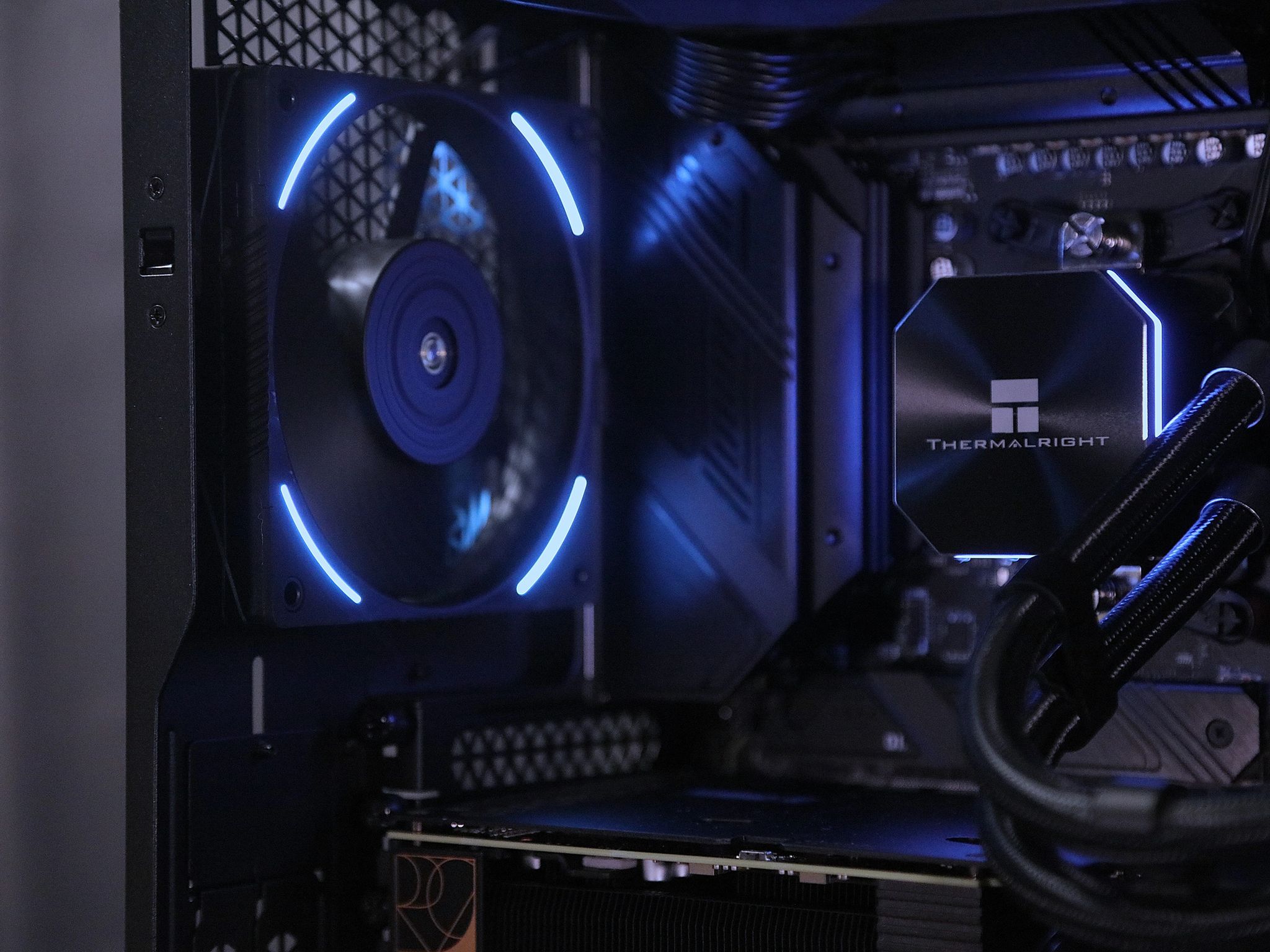Darkmode|Ryzen 7 7700X|RTX 4070 Proart|32GB RAM|2TB SSD| Windows 11 Pro