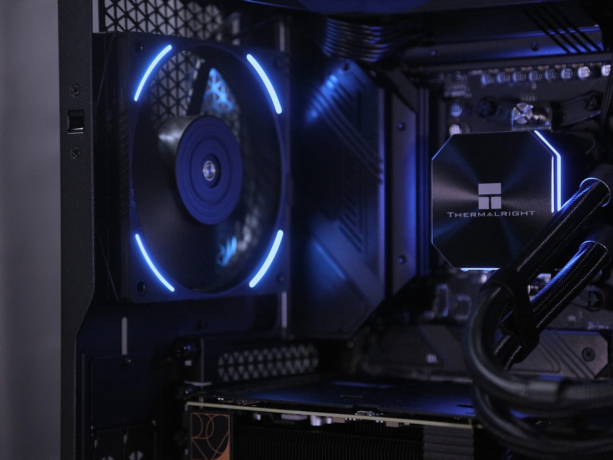 Darkmode|Ryzen 7 7700X|RTX 4070 Proart|32GB RAM|2TB SSD| Windows 11 Pro