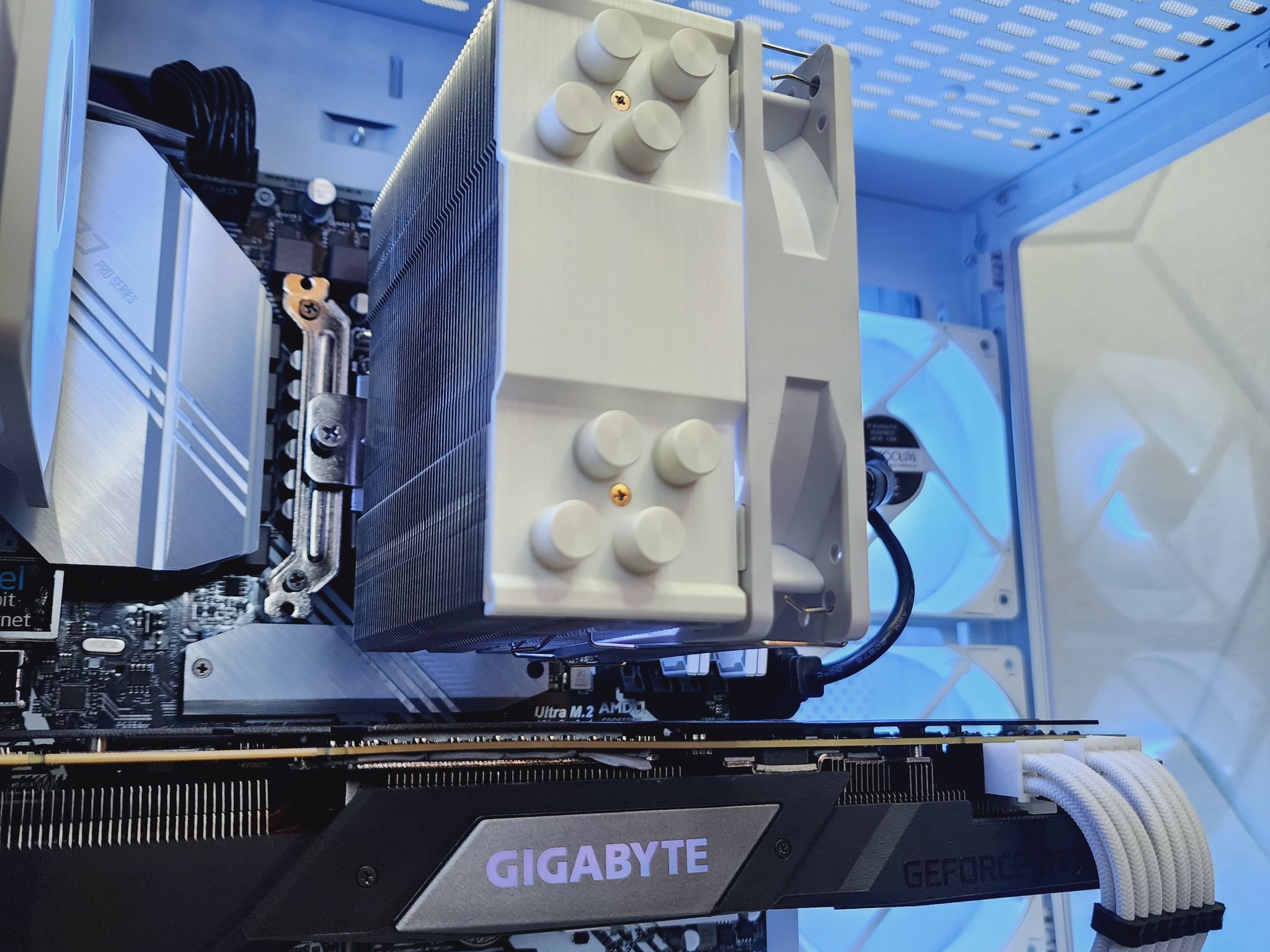 💙🤍💙 Gigabyte RTX 2080 // Intel Core i5 9600K // Timetec 16GB 3600MHz*