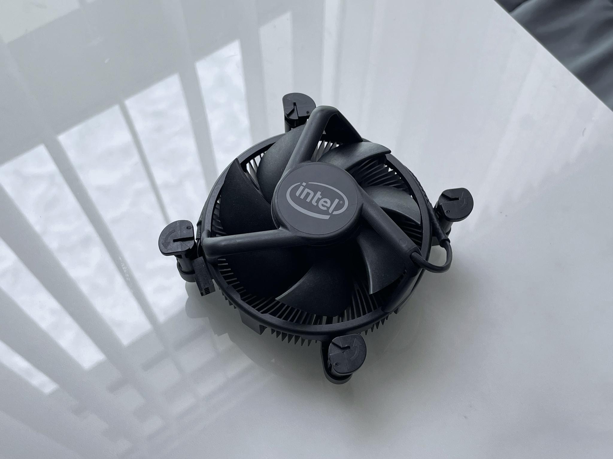 Intel Copper Core Aluminum Heatsink Low Profile LGA 1200/115X 4-Pin Stock Cooler - Black