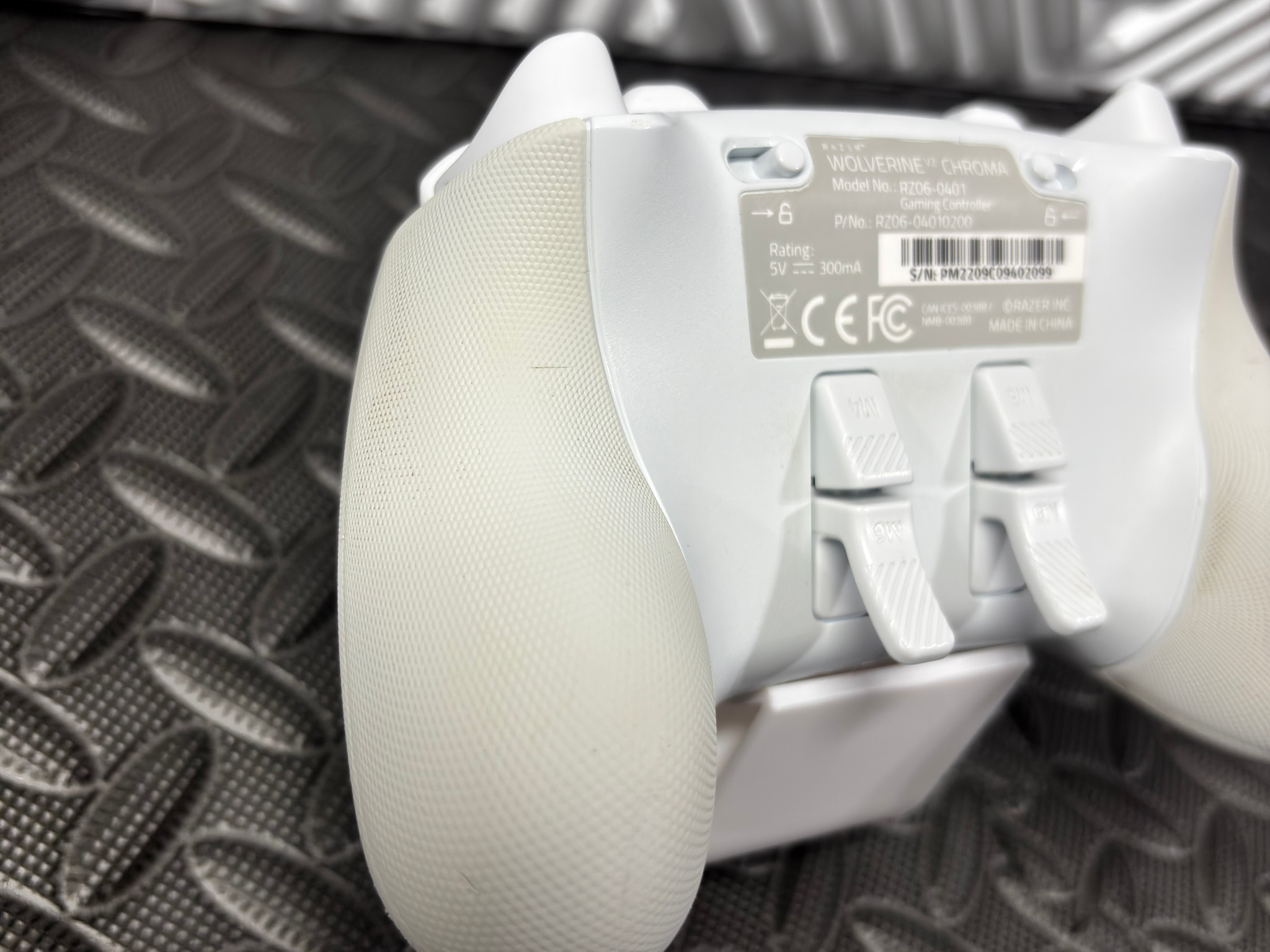 White Razer Wolverine V2 Chroma Controller | Xbox / PC | Tested Working