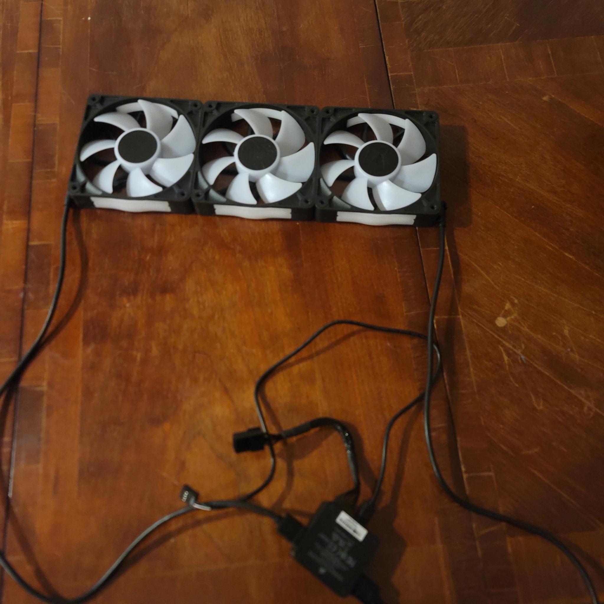 CORSAIR iCUE Link RX120 RGB 120mm PWM Fans with iCUE Link System Hub