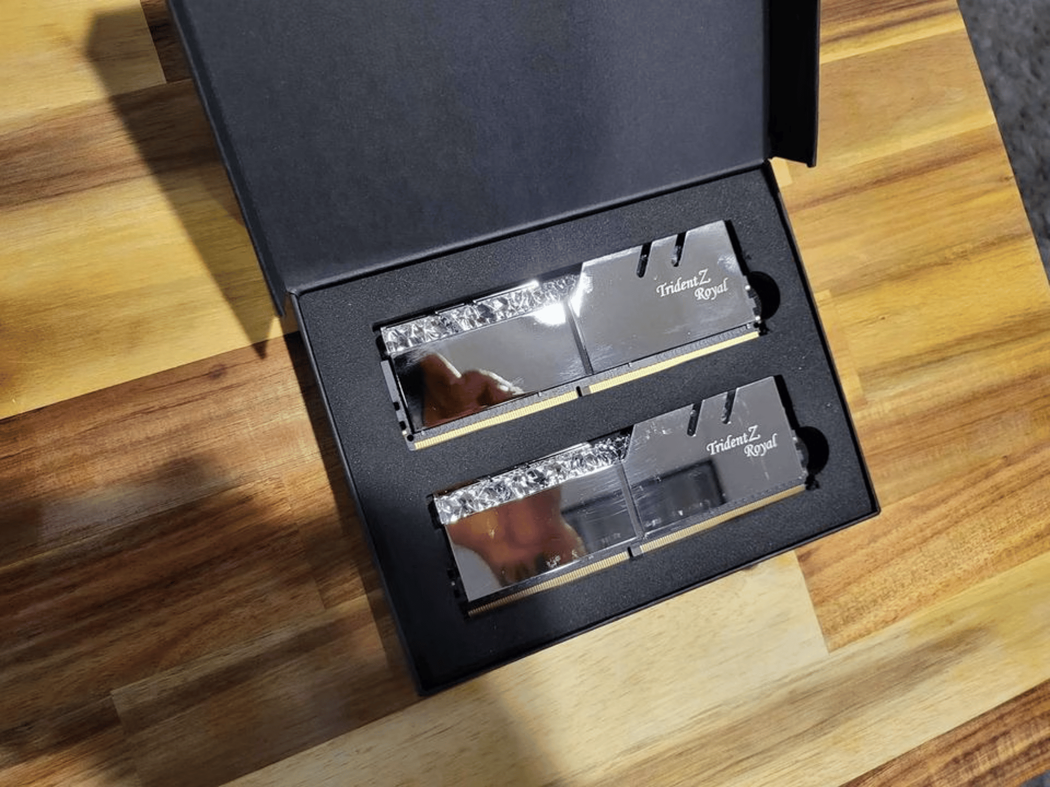 32 GB 16x2 TRIDENT Z ROYAL CL16 