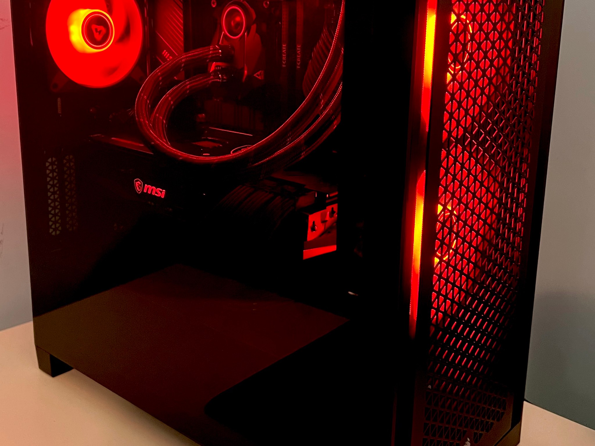 RX 7900 XTX w/ Ryzen 7 7700X - 4K Gaming PC with RGB Fans