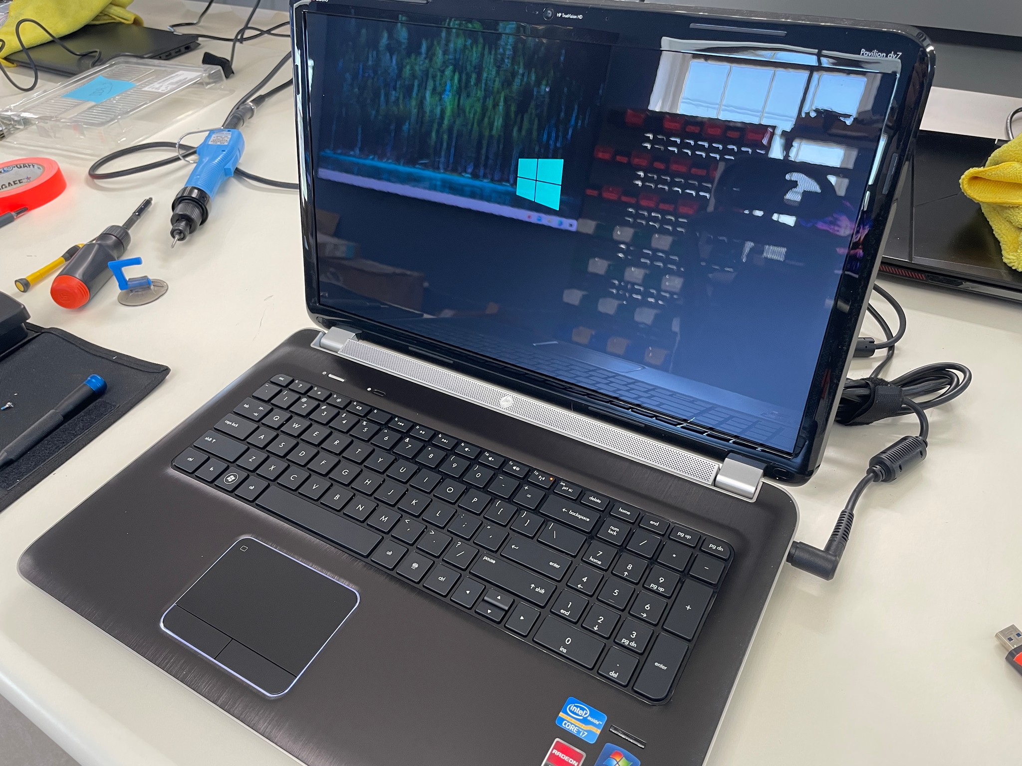 HP Pavilion dv7 - i7-2630QM + Radeon HD 6700M + 256 2.5” SSD