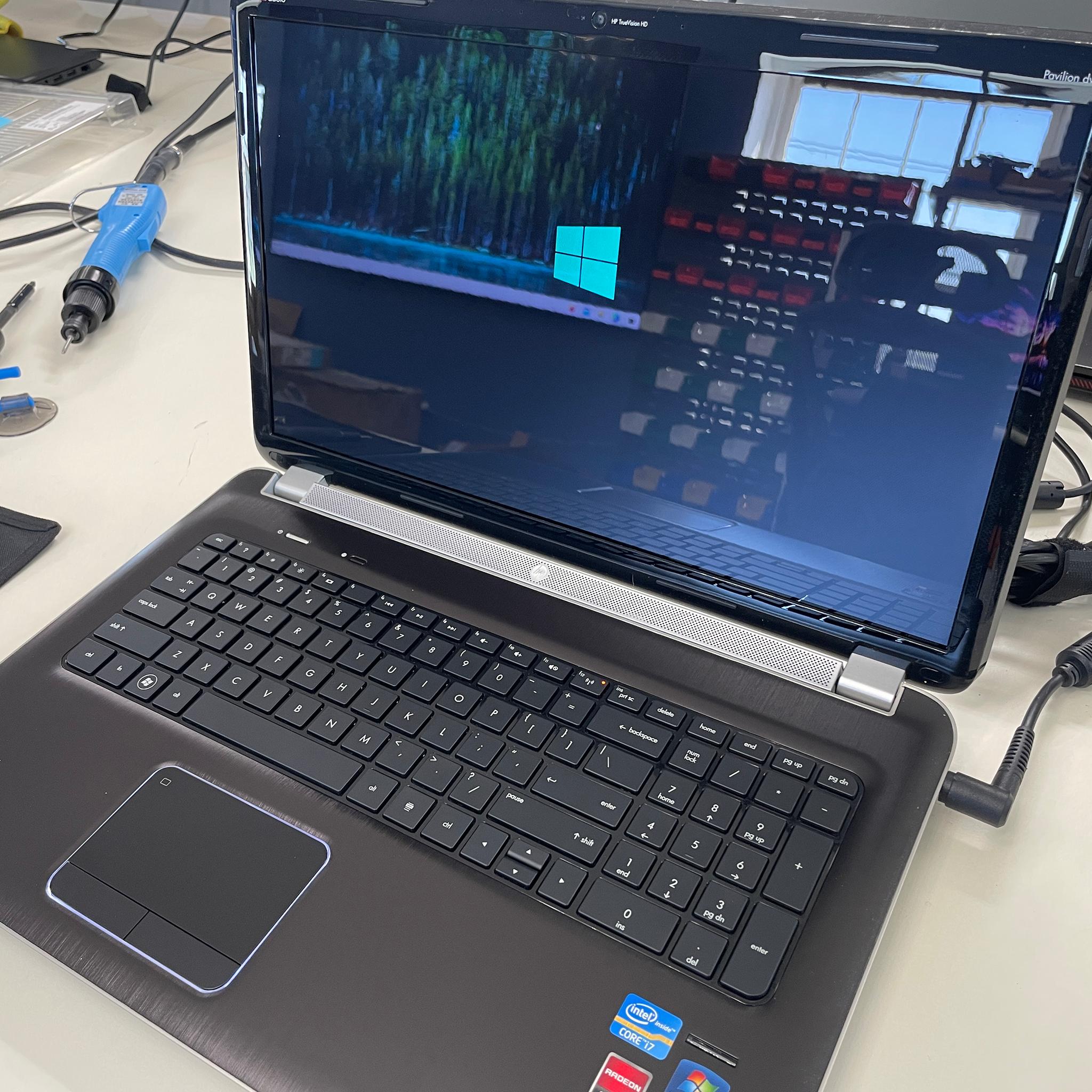 HP Pavilion dv7 - i7-2630QM + Radeon HD 6700M + 256 2.5” SSD