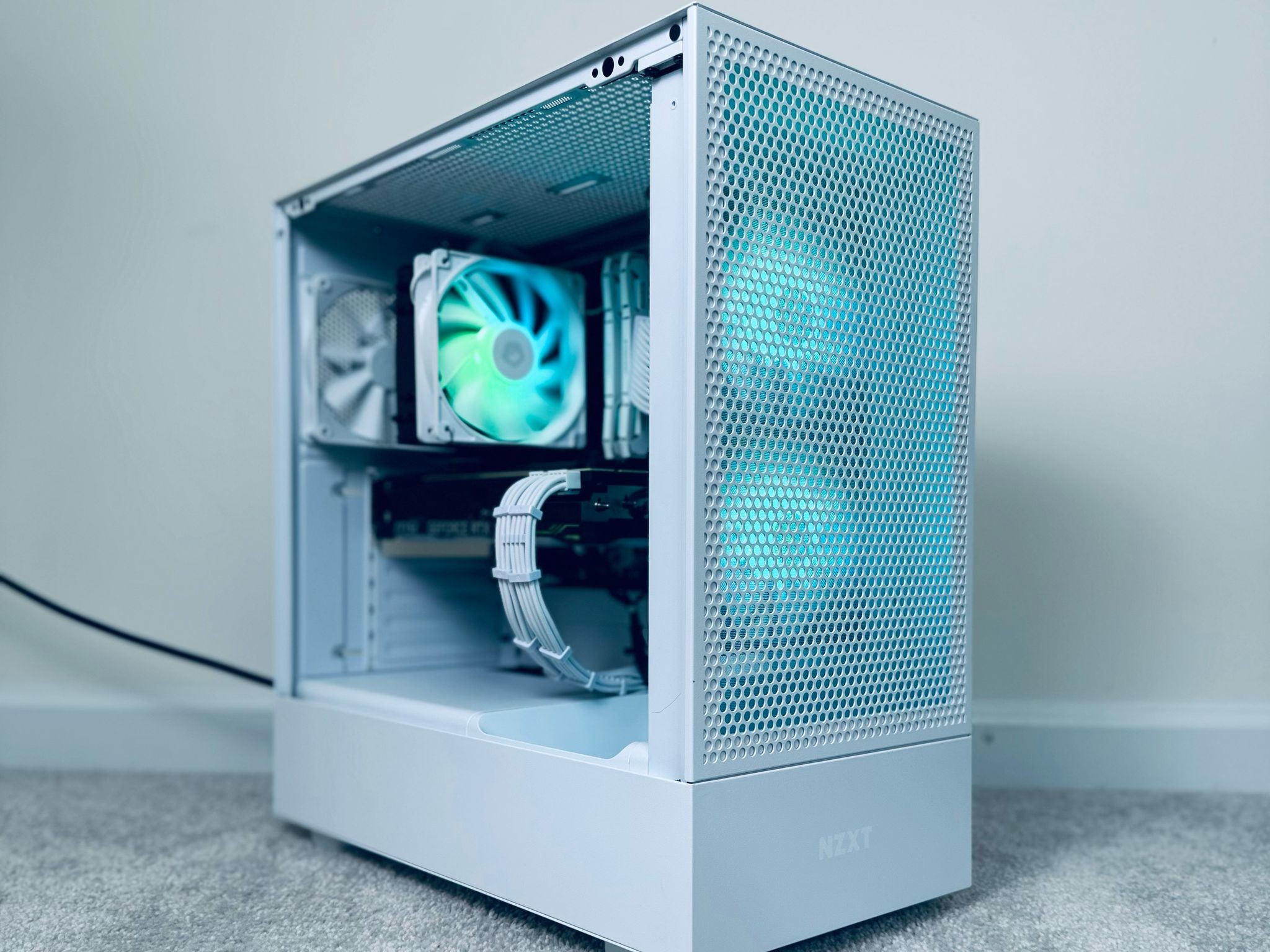 𝙂𝙇𝙀𝘼𝙈 | Ryzen 9 3900X, RTX 2080, 16GB RAM, 1TB SSD White Minimalist Productivity Gaming PC
