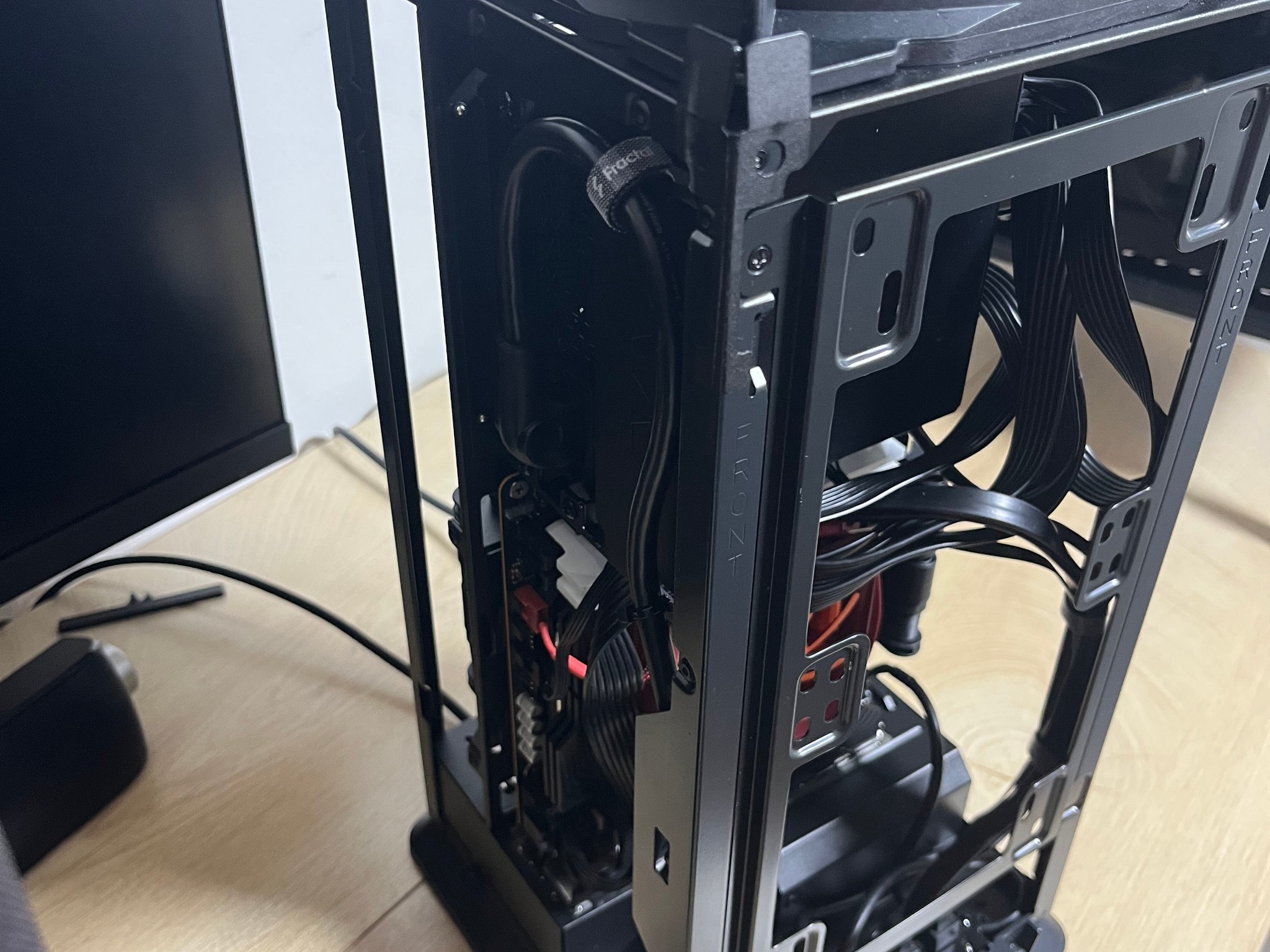 Custom Gaming PC RTX 5060, i5 12400F, 32GB DDR5, 1TB m.2 ssd, Fractal Mood, Asrock B760i Mini ITX