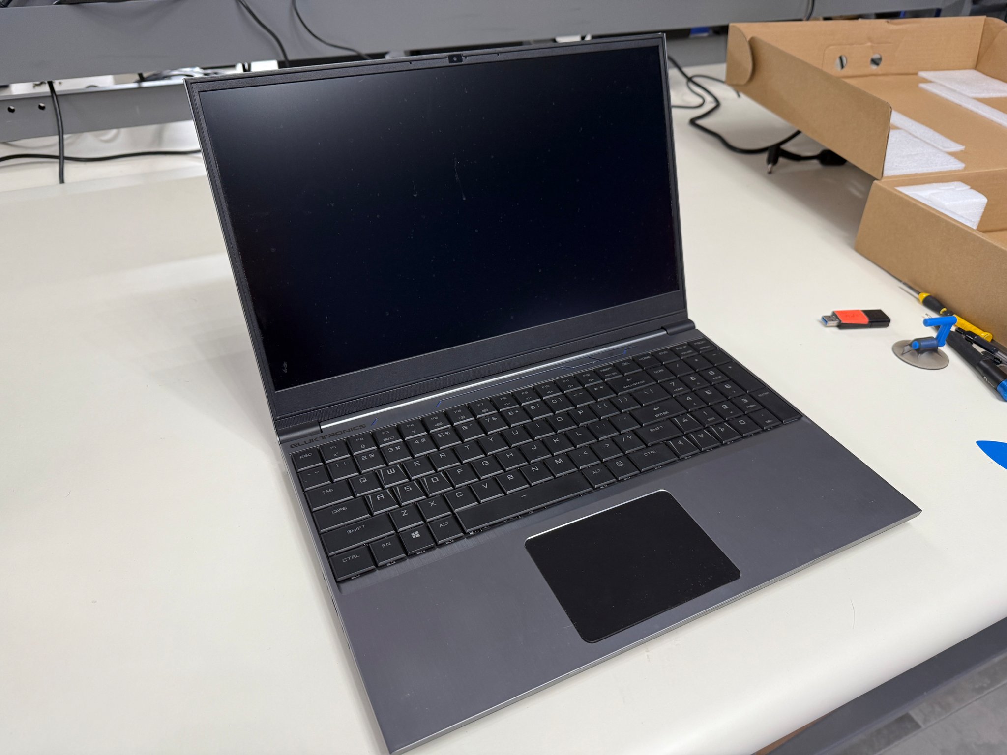 Eluktronics Mech-15 G2+i7-8750H+RTX 2060+16GB RAM+256 SSD