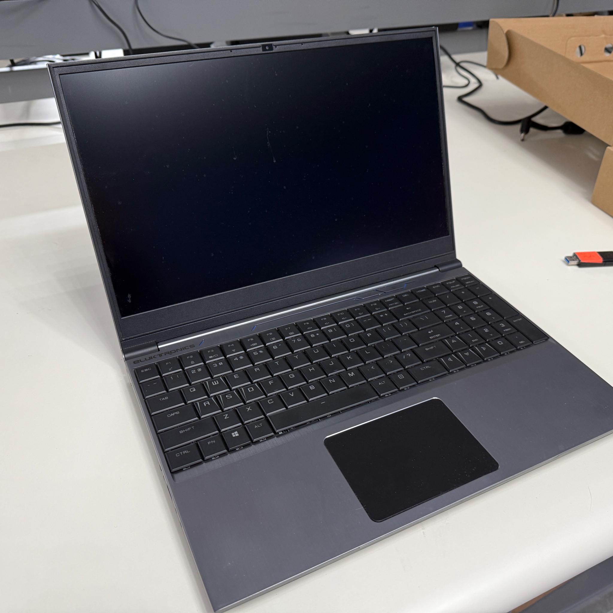 Eluktronics Mech-15 G2+i7-8750H+RTX 2060+16GB RAM+256 SSD