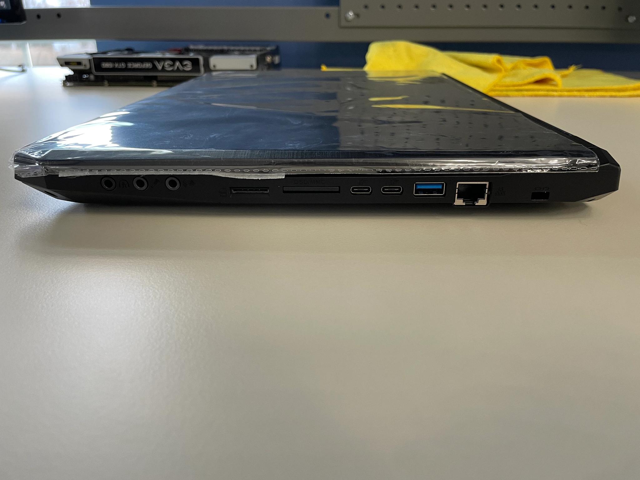 Clevo 15.6" P650HP6 + i7-7700HQ + GTX 1060 + 1080p 60HZ