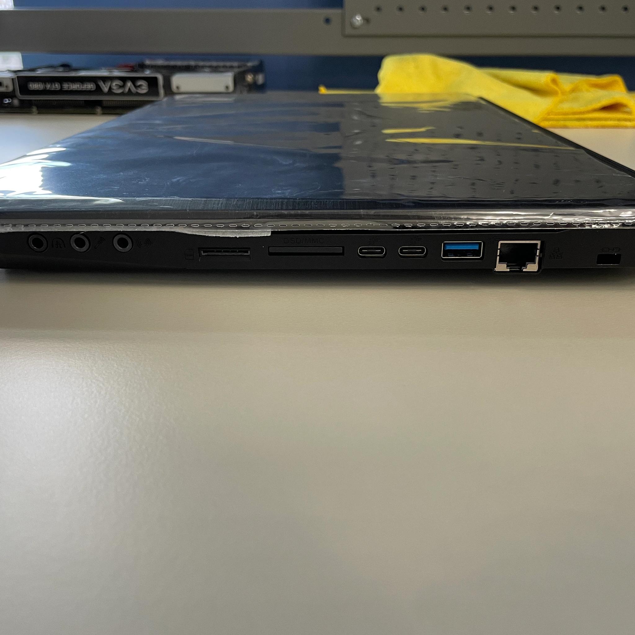 Clevo 15.6" P650HP6 + i7-7700HQ + GTX 1060 + 1080p 60HZ