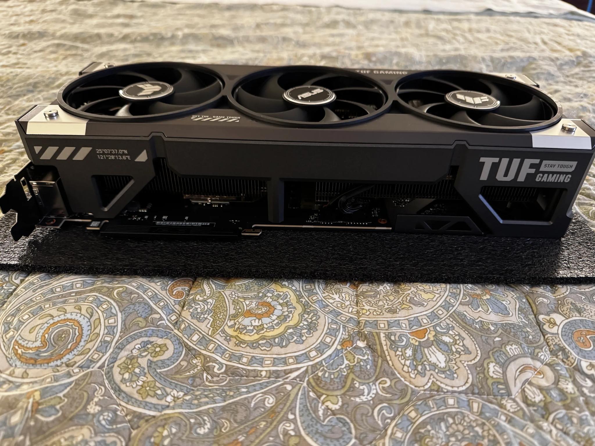 ASUS - TUF Gaming NVIDIA GeForce RTX 5080 16GB GDDR7 PCI Express 5.0 Graphics