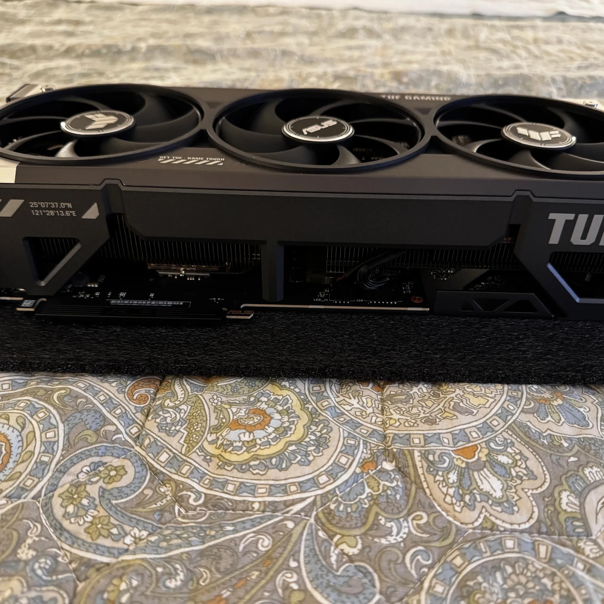 ASUS - TUF Gaming NVIDIA GeForce RTX 5080 16GB GDDR7 PCI Express 5.0 Graphics