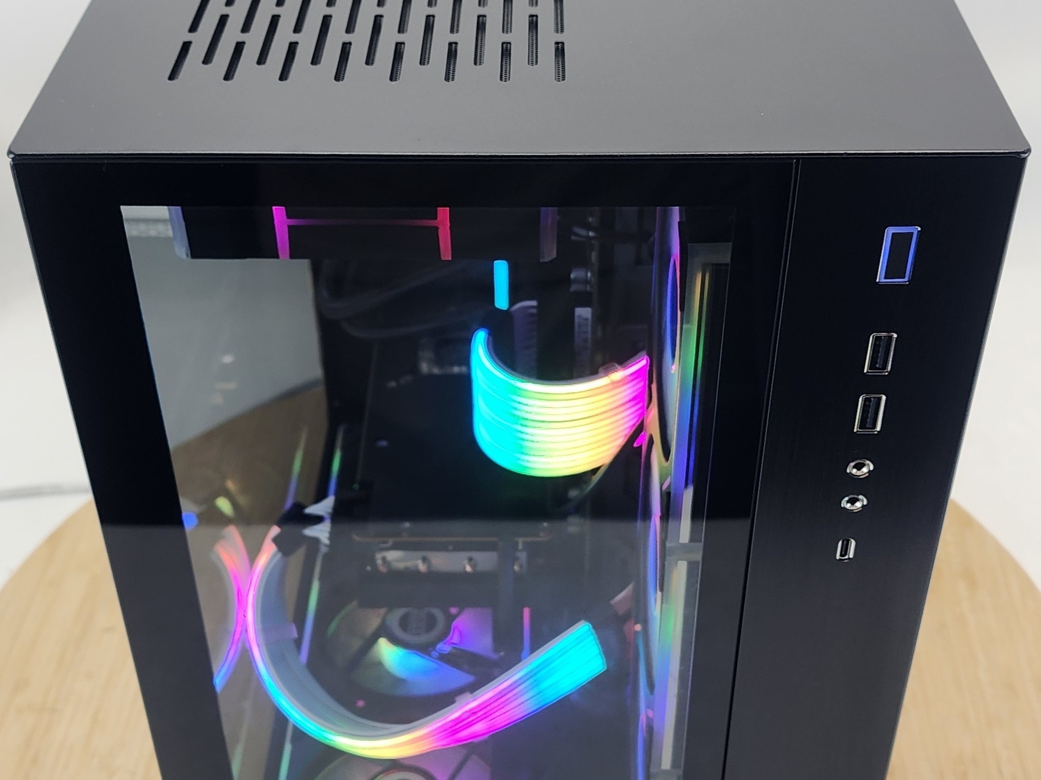 Gaming PC Ryzen 7 7800X3D 32GB RAM 1TB SSD RX 7800 XT 16GB Windows 11 Computer