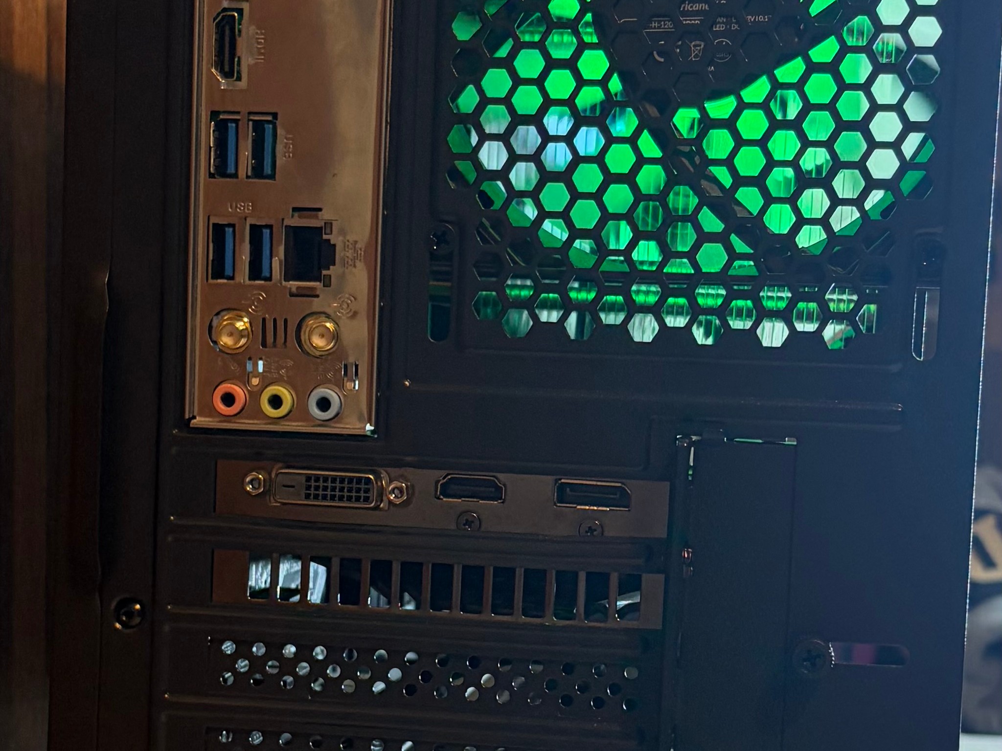 GTX 1660 SUPER | I5 10400F | 16GB DDR4 | 500GB SSD | Windows 11 home