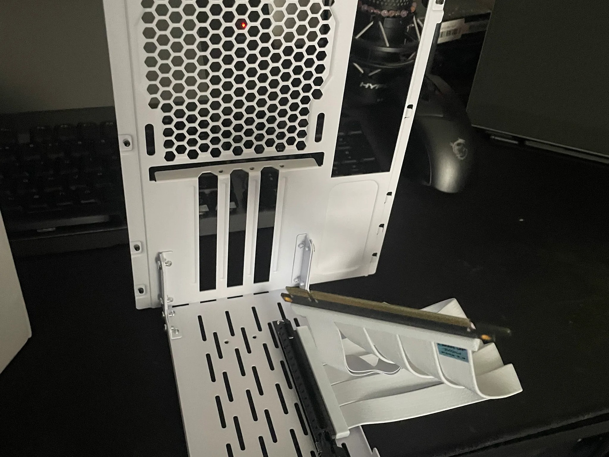 Lian li O11 dynamic mini white vertical GPU mount