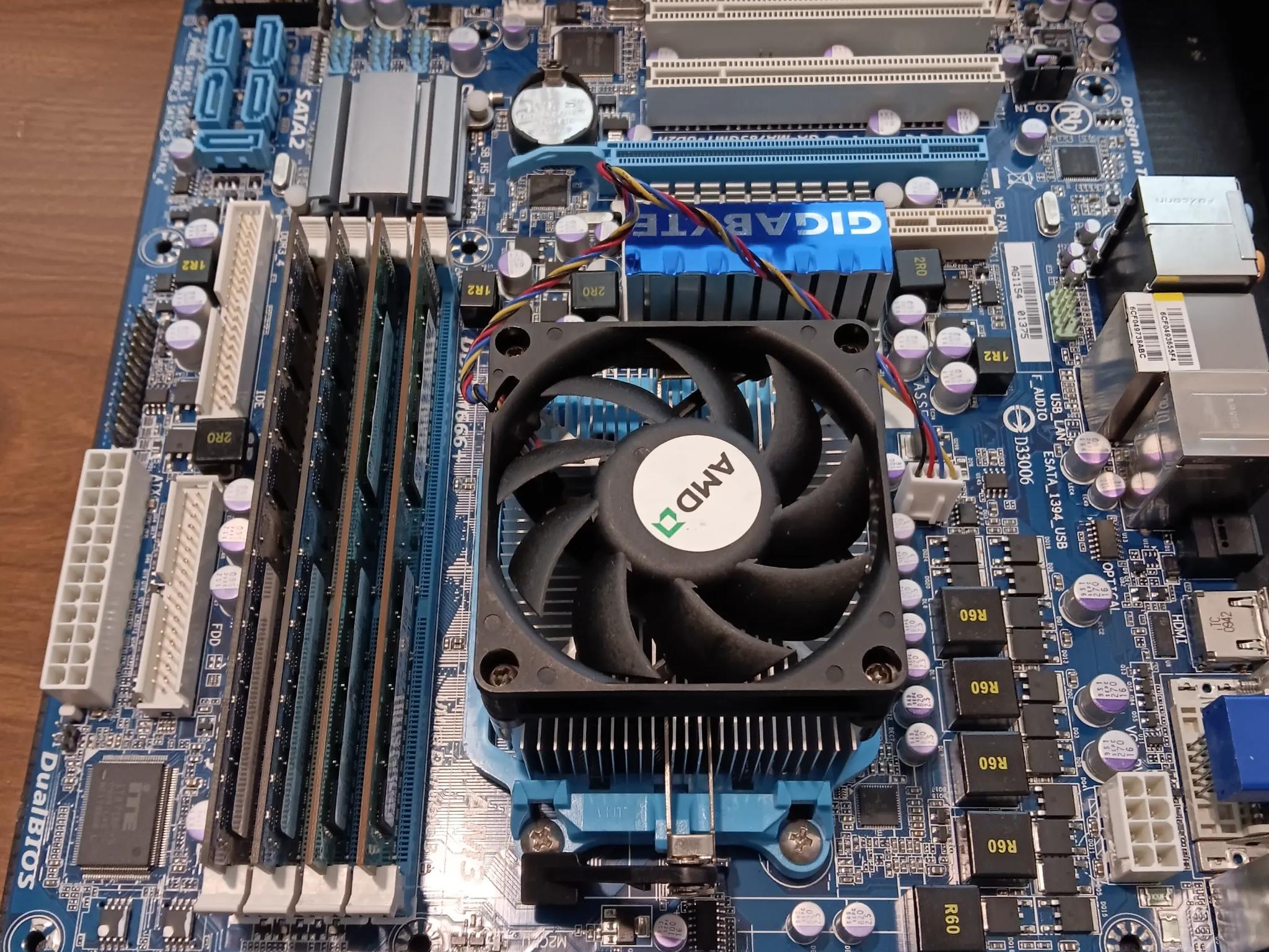 Gigabyte GA-MA785GMT-UD2H AM3 MB Athlon II X2-240 2.8GHz 8GB DDR3 1333 RAM