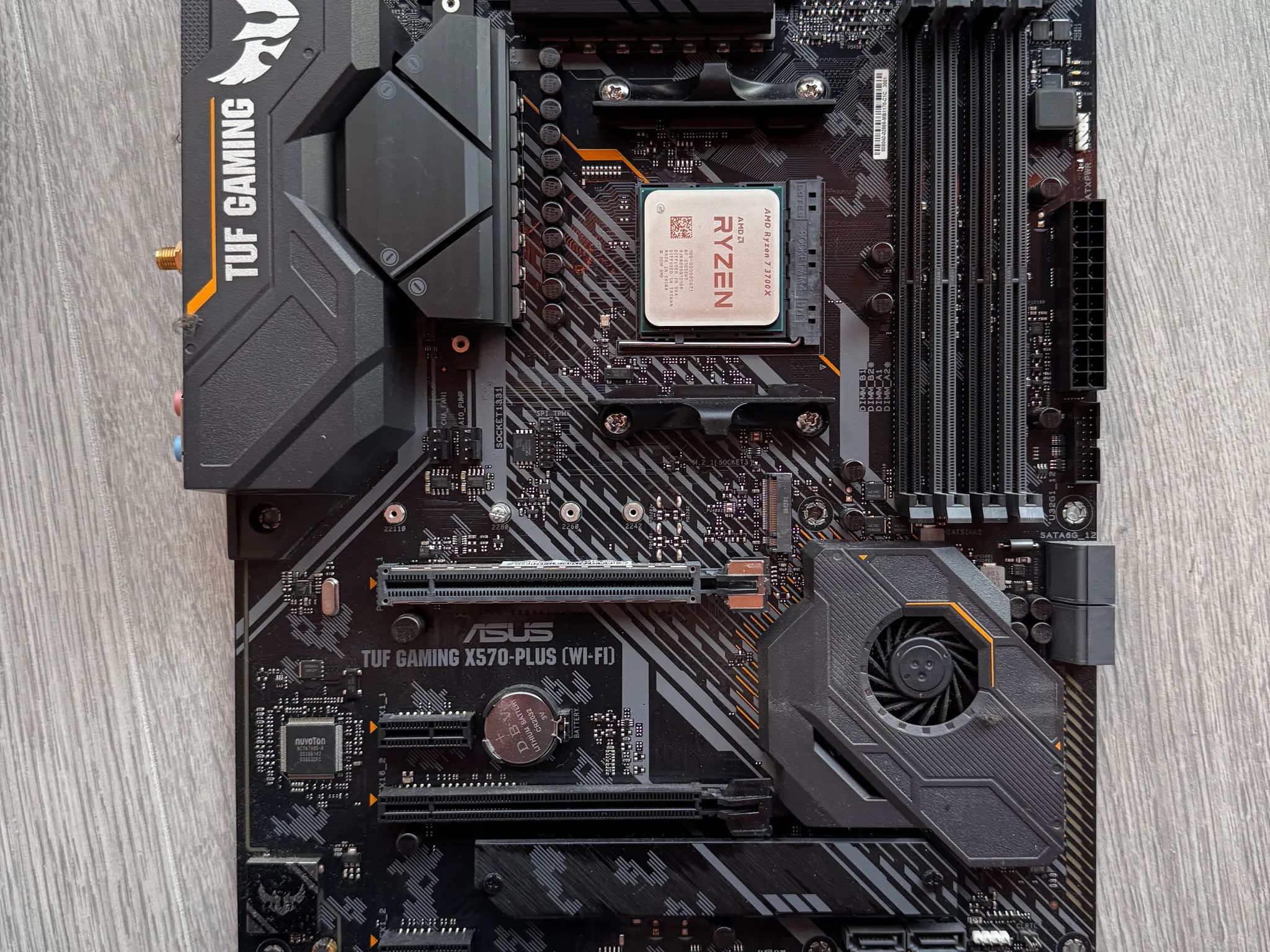 AMD Ryzen 7 3700X and ASUS TUF GAMING X570-PLUS (WI-FI)