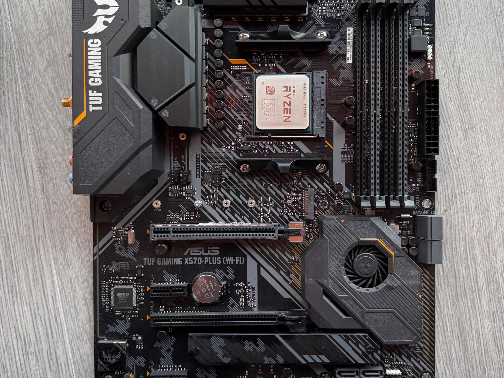AMD Ryzen 7 3700X and ASUS TUF GAMING X570-PLUS (WI-FI)
