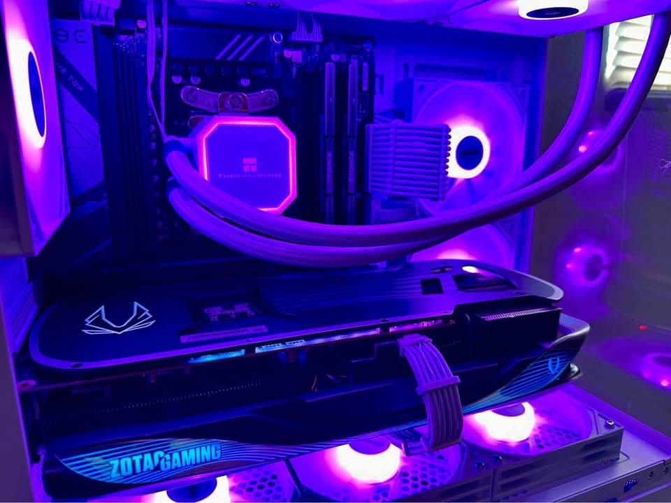 Gaming PC white/silver rtx 4070 ti