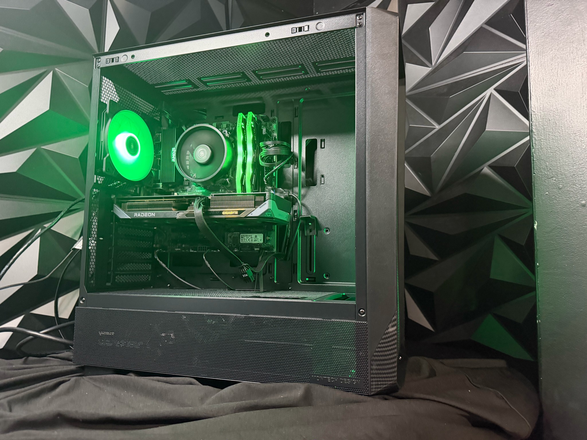 🖤⚡ CARBON 96 ⚡🖤Ryzen 5 9600X| RX 9060 XT | 16 GB DDR5| 1.25 TB NVMe| 650W PSU