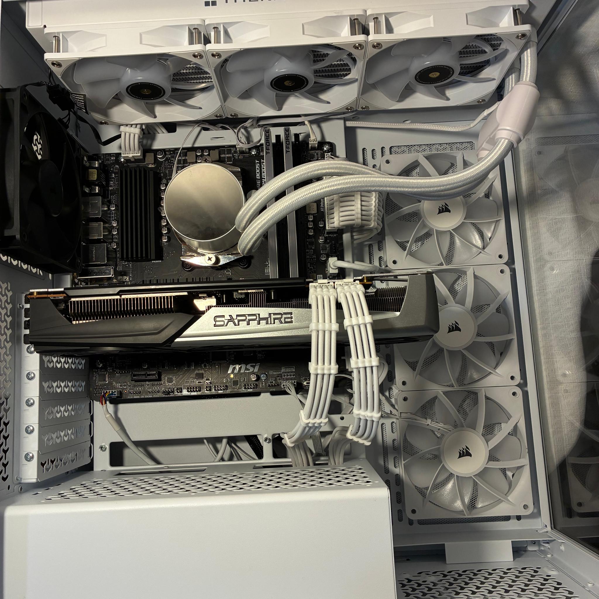 Pre-built All White Gaming PC Ryzen 5 4500 - Radeon 5700 XT NITRO+ 8GB