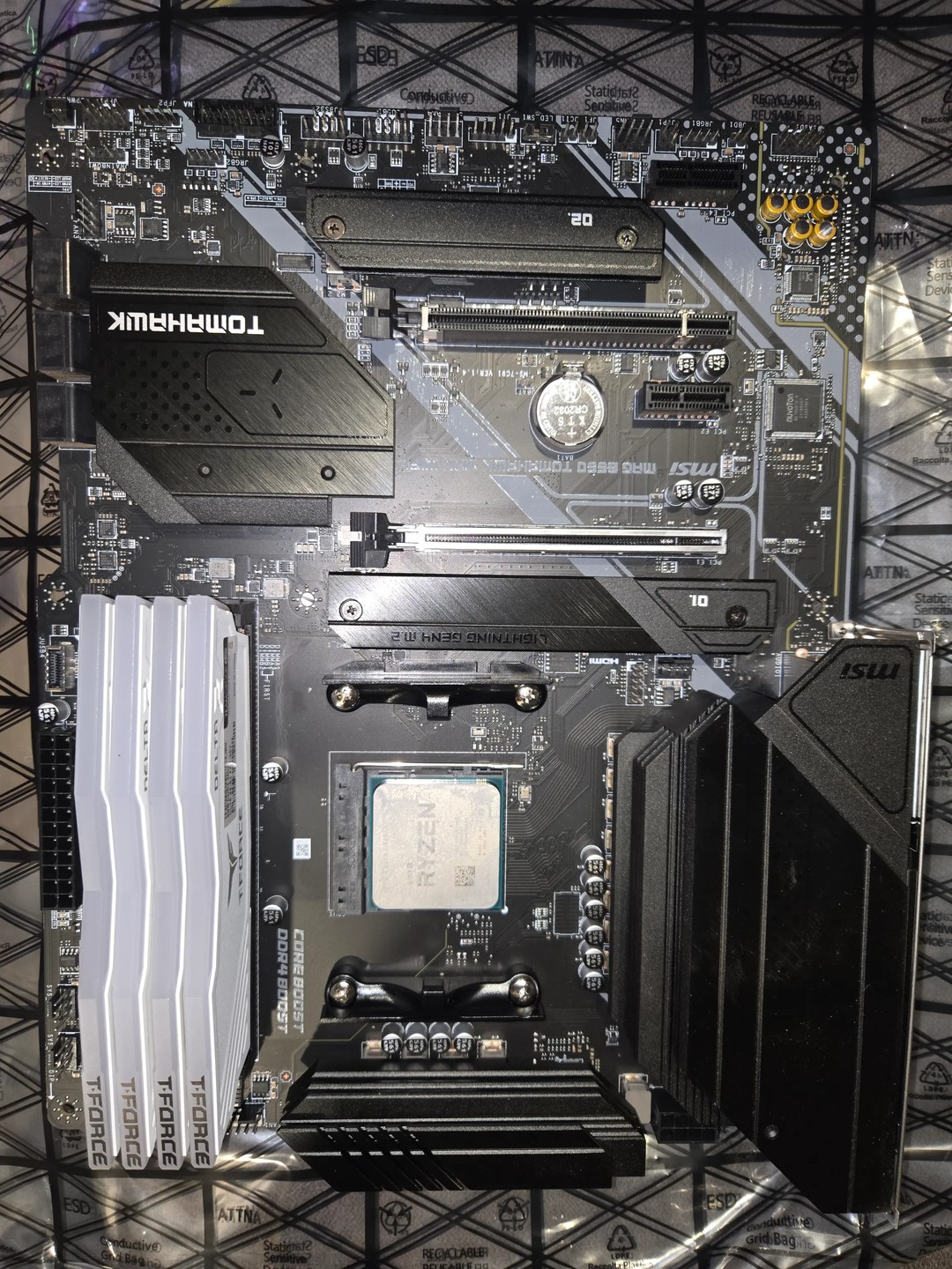 MSI B550 TOMAHAWK MAX WIFI, 32GB RAM, RYZEN 5600X | Jawa