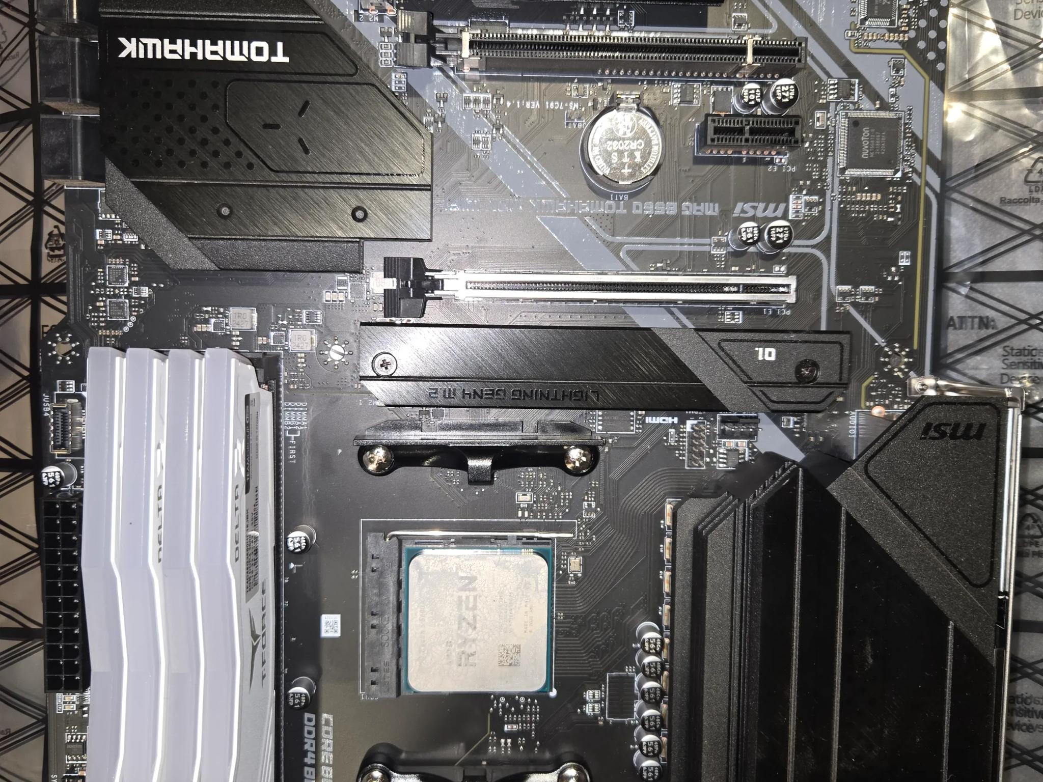 MSI B550 TOMAHAWK MAX WIFI, 32GB RAM, RYZEN 5600X