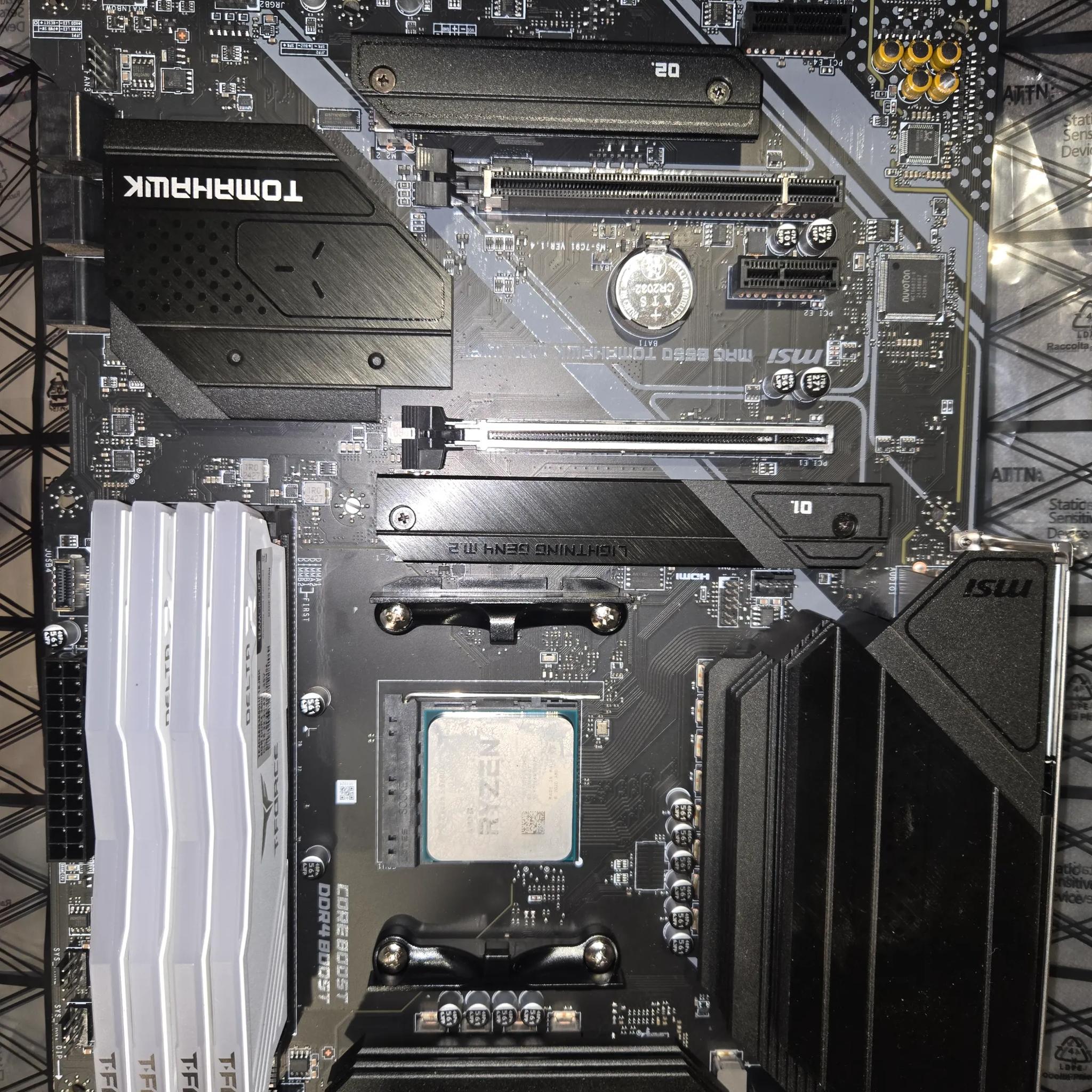 MSI B550 TOMAHAWK MAX WIFI, 32GB RAM, RYZEN 5600X