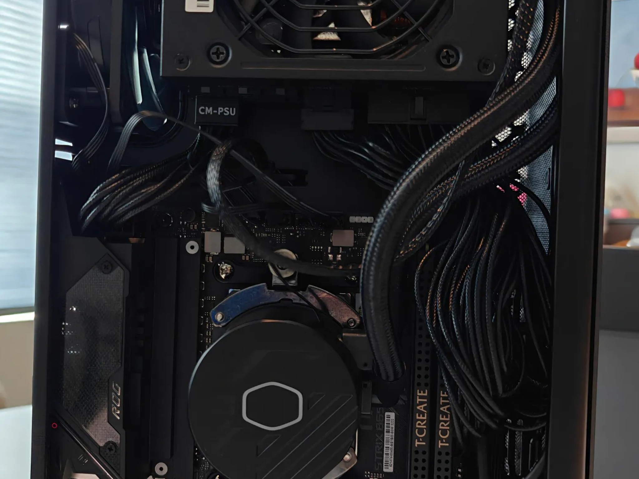 4k - Mini ITX - Nvidia RTX 5070 Ti - AMD Ryzen 7 7800X3D - 32 GB DDR5 6000 - 2 TB Gen 4 SSD - SFF PC