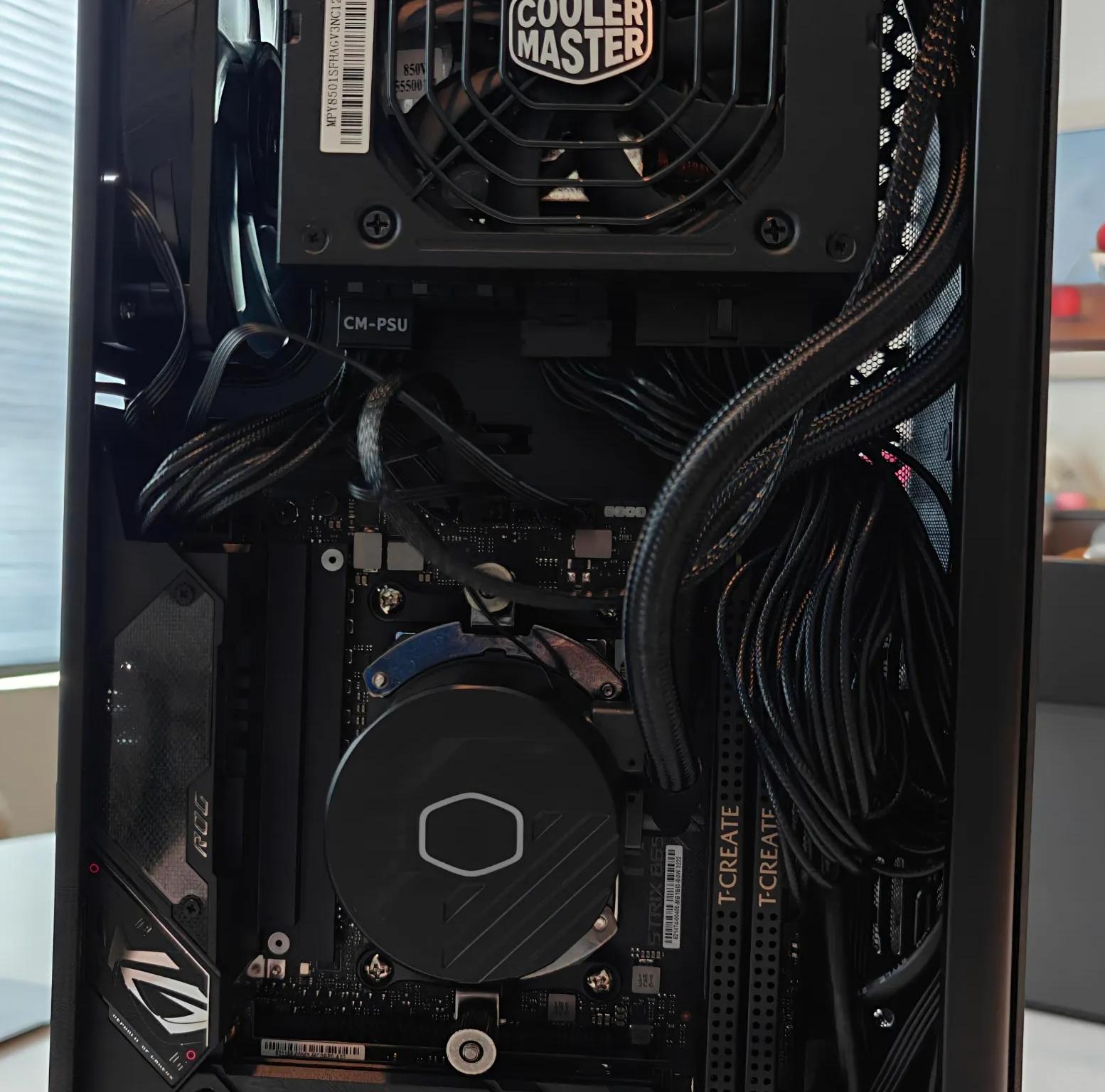 4k - Mini ITX - Nvidia RTX 5070 Ti - AMD Ryzen 7 7800X3D - 32 GB DDR5 6000 - 2 TB Gen 4 SSD - SFF PC