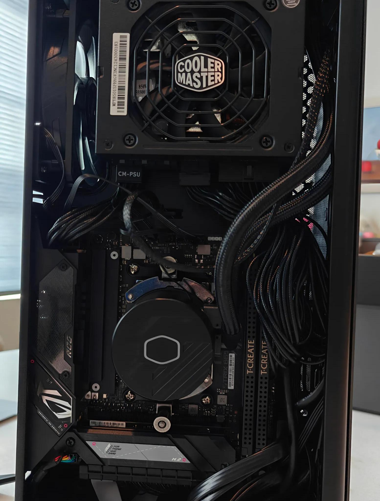 4k - Mini ITX - Nvidia RTX 5070 Ti - AMD Ryzen 7 7800X3D - 32 GB DDR5 6000 - 2 TB Gen 4 SSD - SFF PC