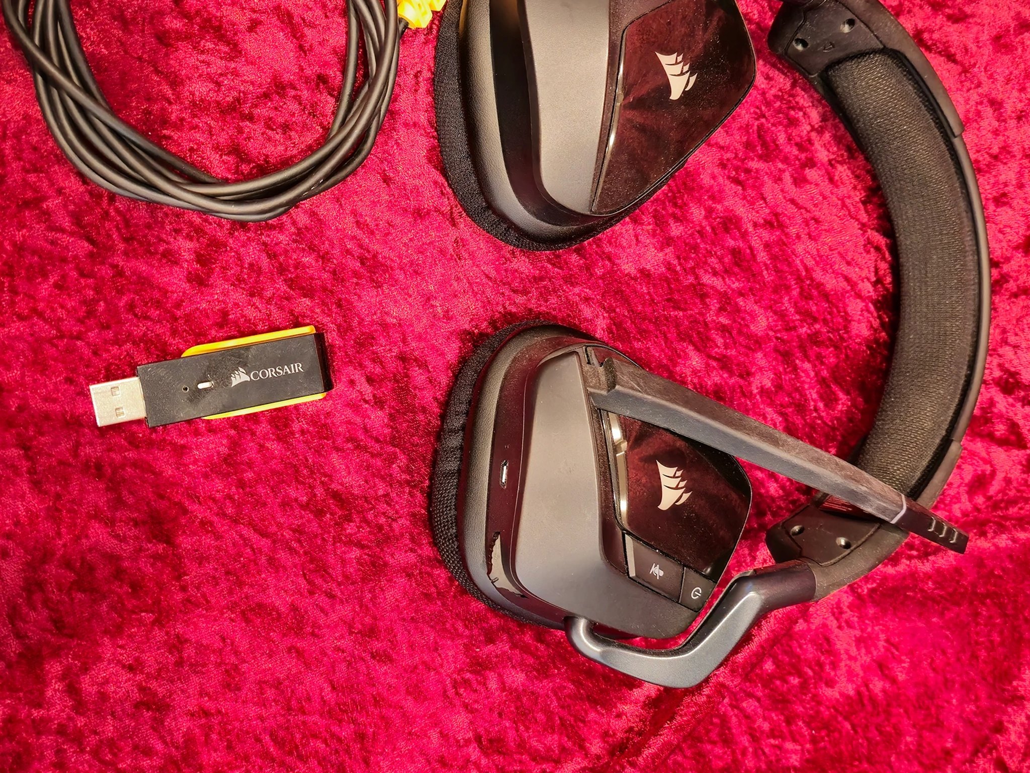 CORSAIR VOID RGB ELITE Wireless Gaming Headset