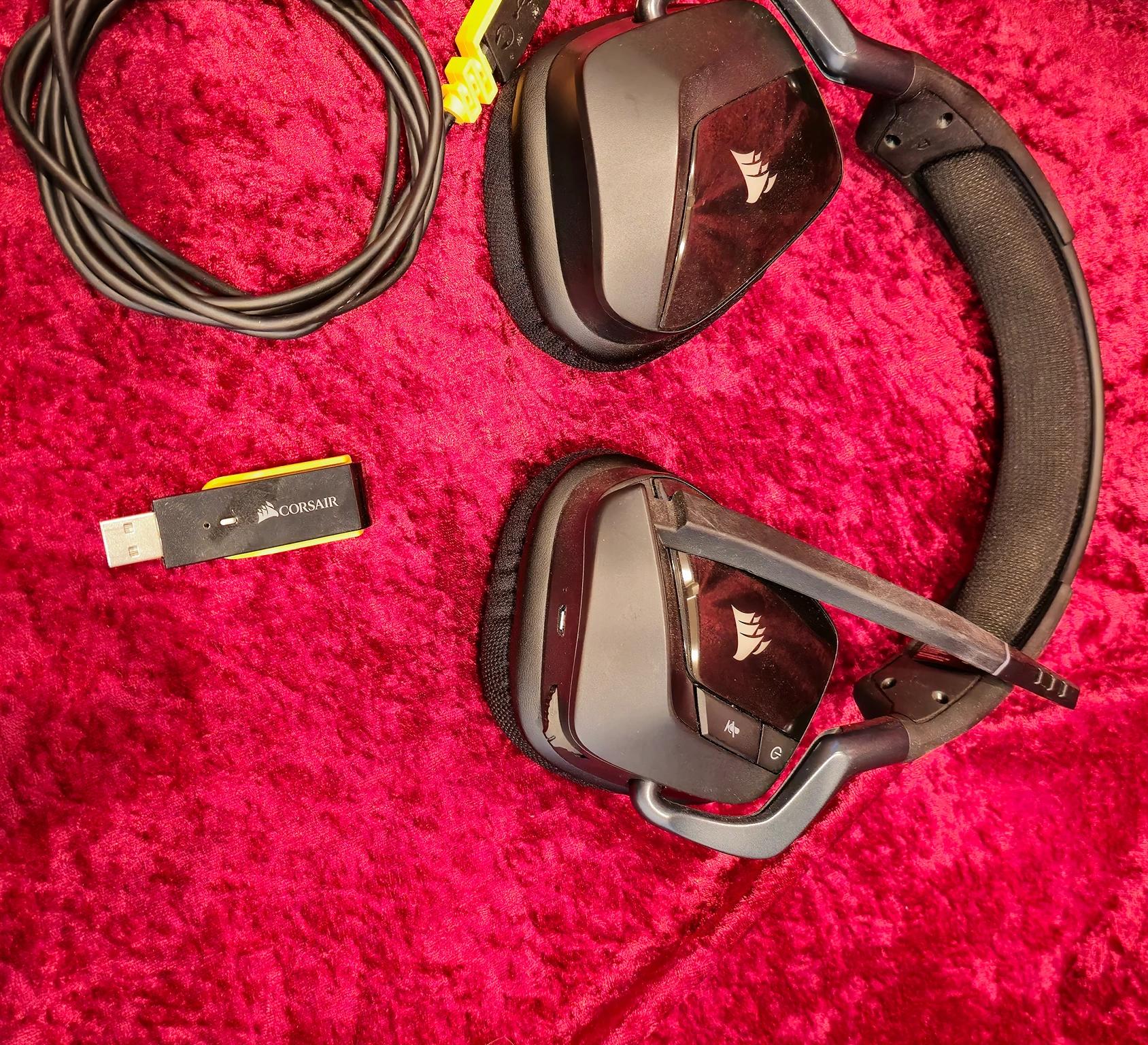 CORSAIR VOID RGB ELITE Wireless Gaming Headset