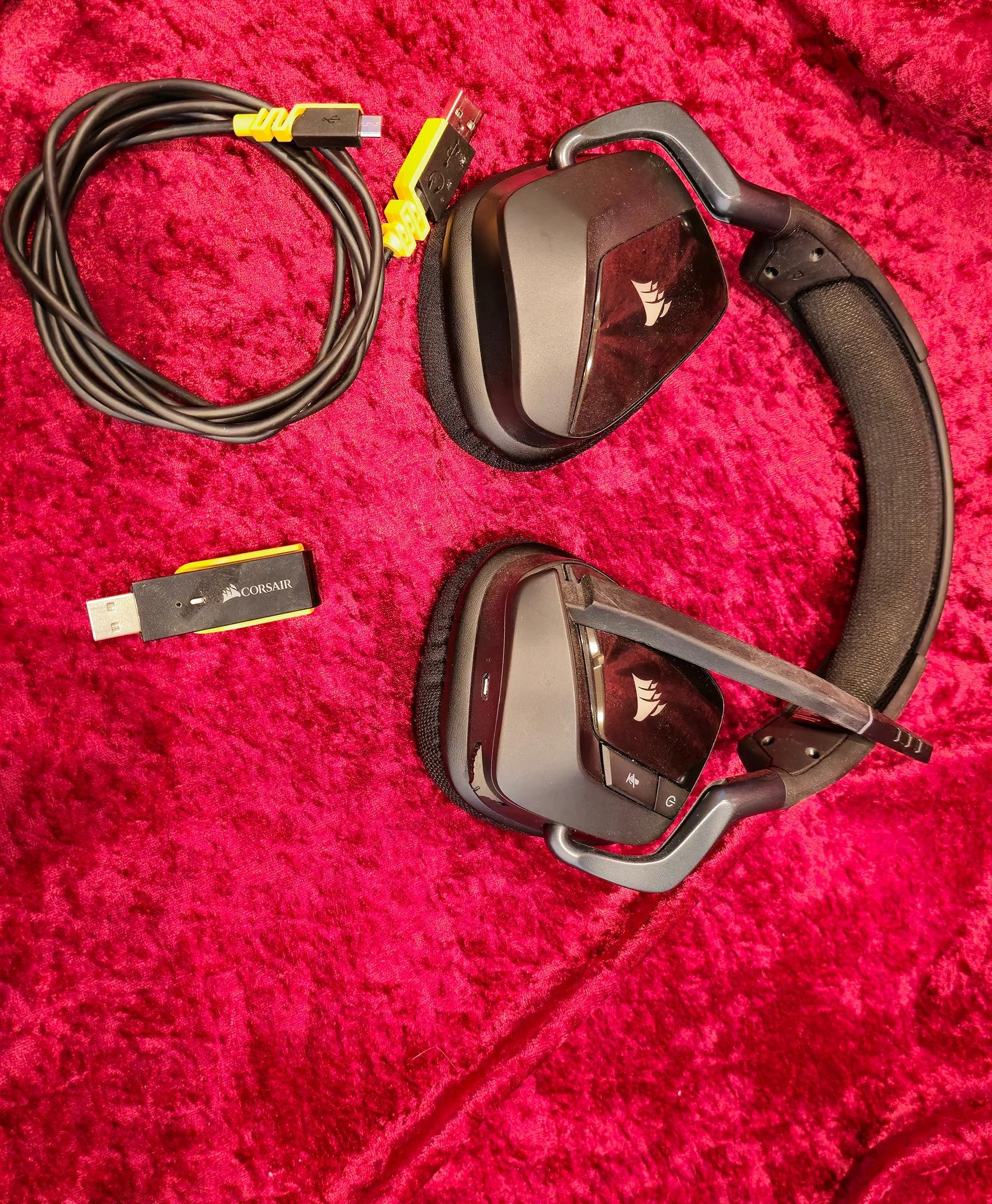 CORSAIR VOID RGB ELITE Wireless Gaming Headset