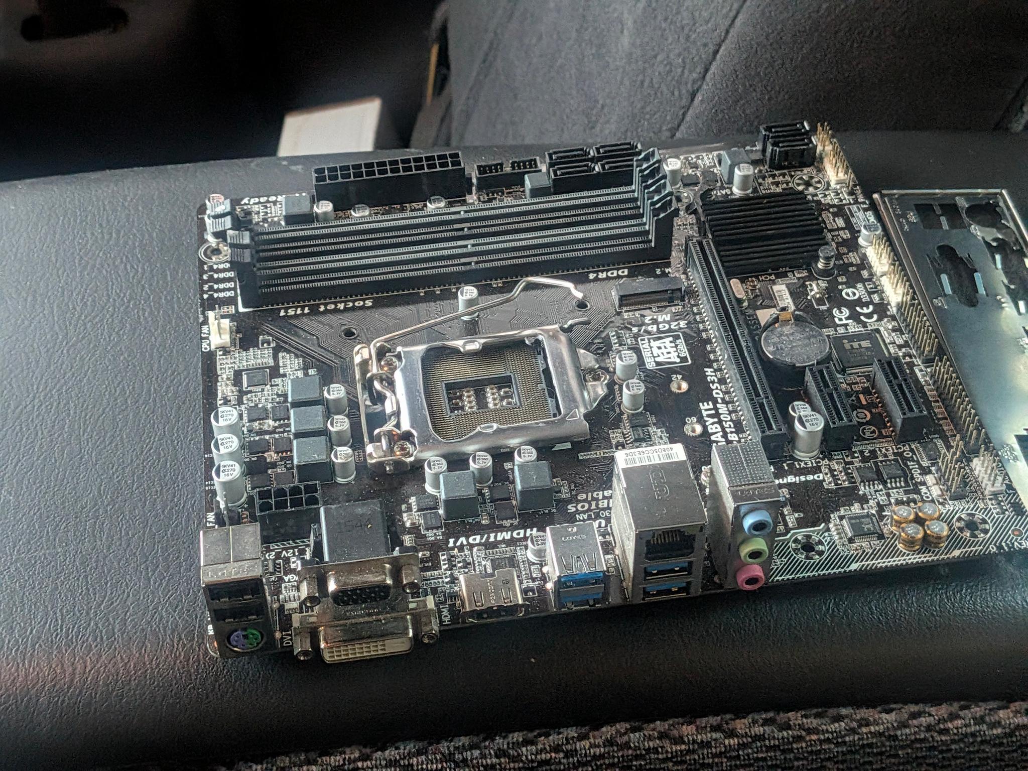 GIGABYTE GA-B150M-DS3H - Image 1