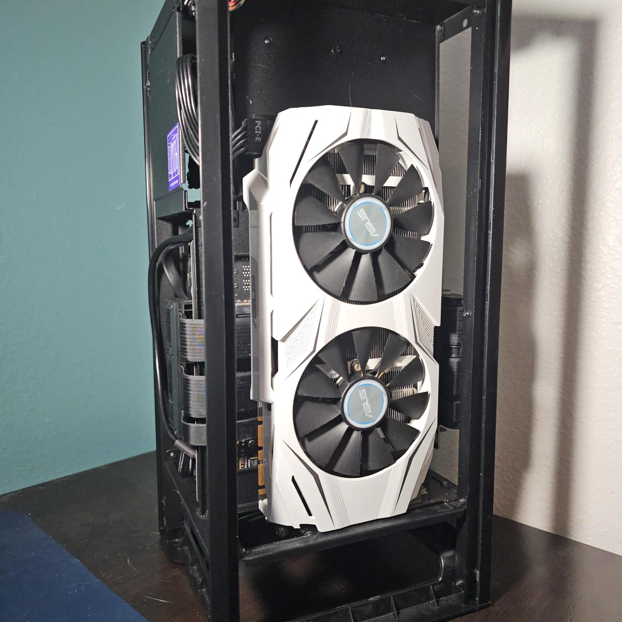 ITX White / i7 8700k / GTX 1070 8GB / 16GB DDR4 / 1TB SSD / Wi-Fi + BT / Watercooled