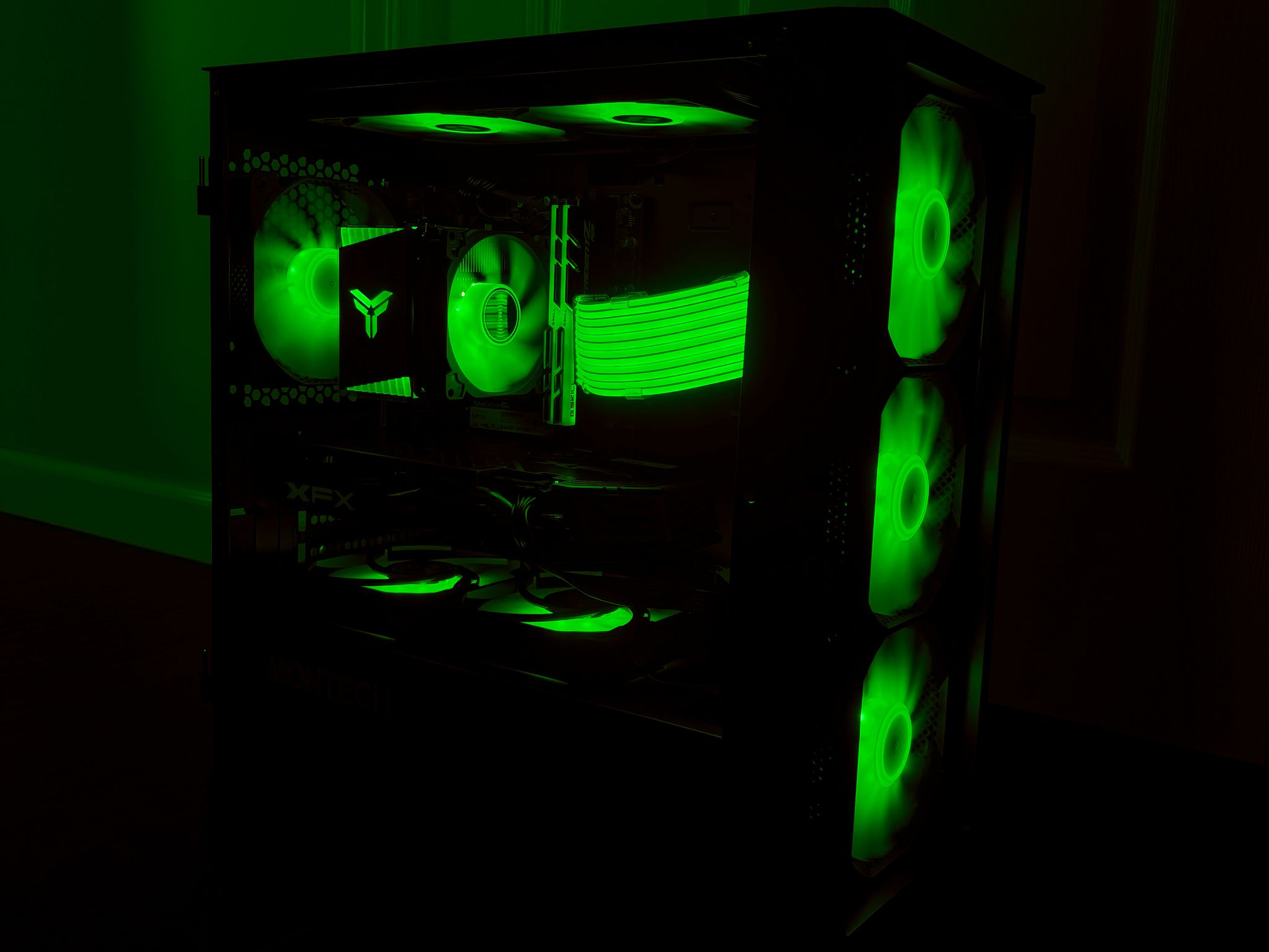 The RGBEAST 🔥 “Aesthetics Over Everything” -ZTT [RX 580 Budget Build]