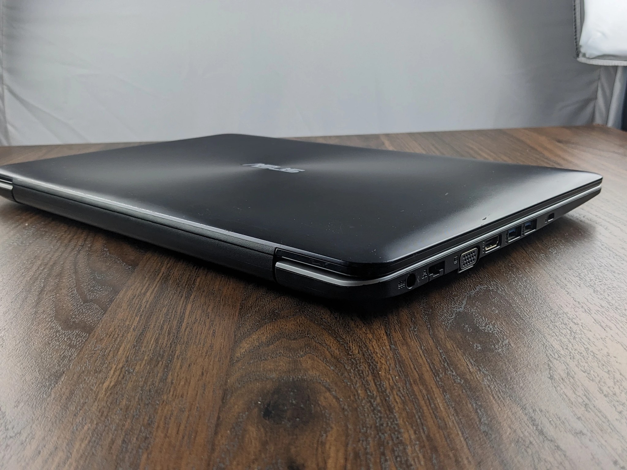 ASUS X555QA 1080p 15.6" R7 Graphics, A12-9720P 256GB SSD 12GB DDR4 1866mhz Refurbished