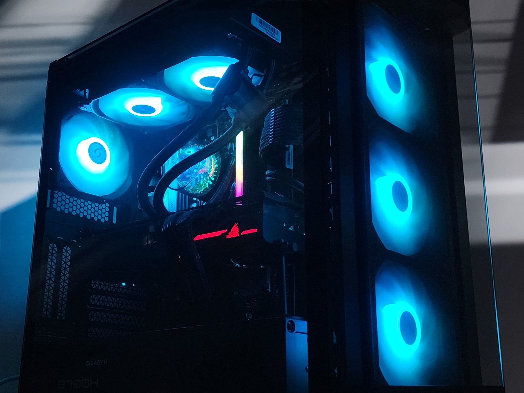 Gaming PC Ryzen 5 7600X 16GB RAM 512GB SSD + 2TB HDD RX 6800 XT 16GB Win11 PC