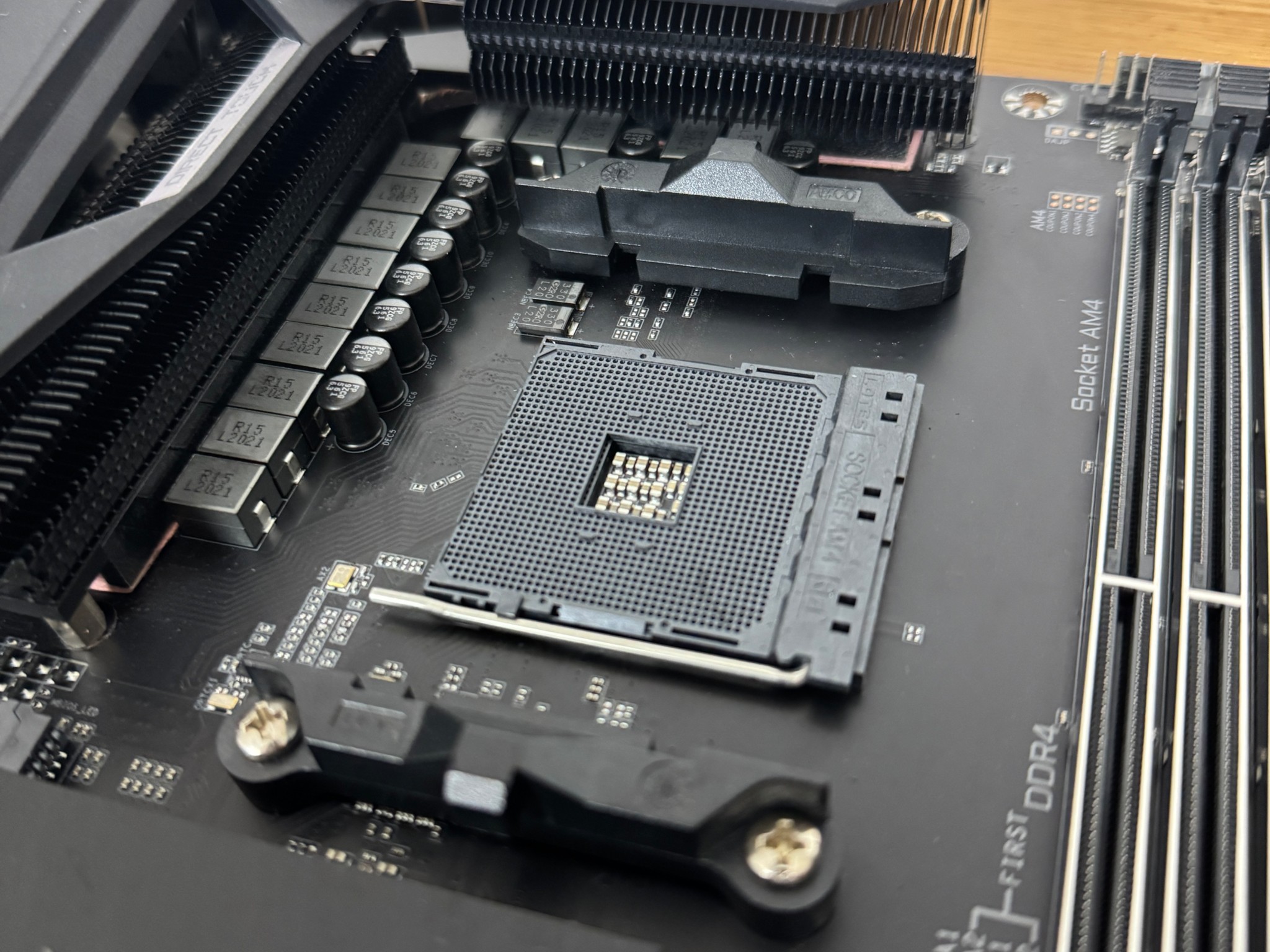 GIGABYTE X570 AORUS Master 6x SATA III DDR4-3200 PCIe 4.0 Motherboard