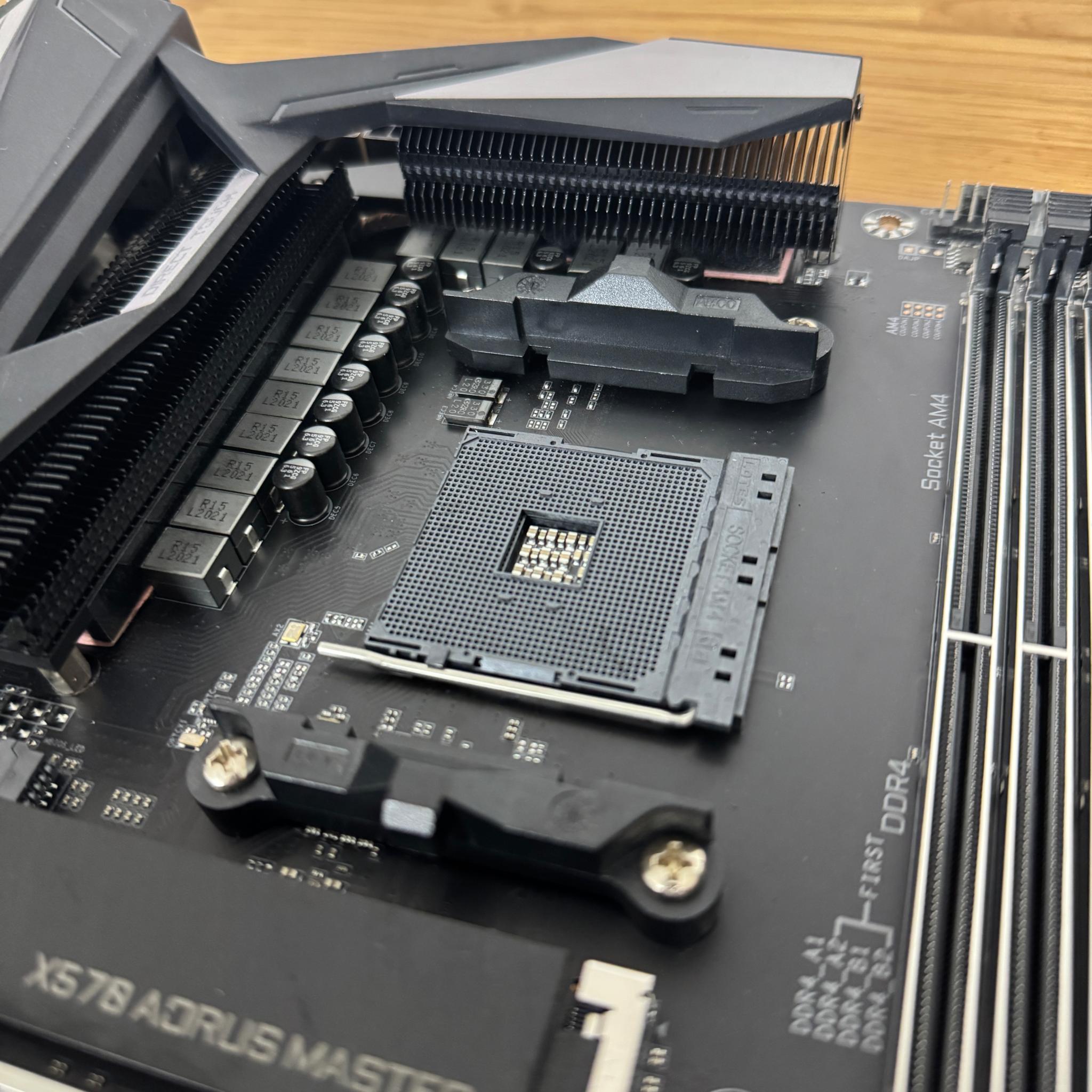 GIGABYTE X570 AORUS Master 6x SATA III DDR4-3200 PCIe 4.0 Motherboard