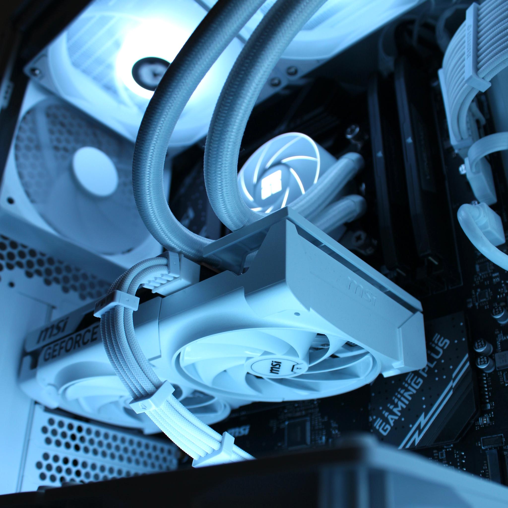 WHITE CUSTOM GAMING PC | RTX 5060 🎮 | 32GB RAM DDR5 ⚡️| Intel Core i5-12400F 🧠 |